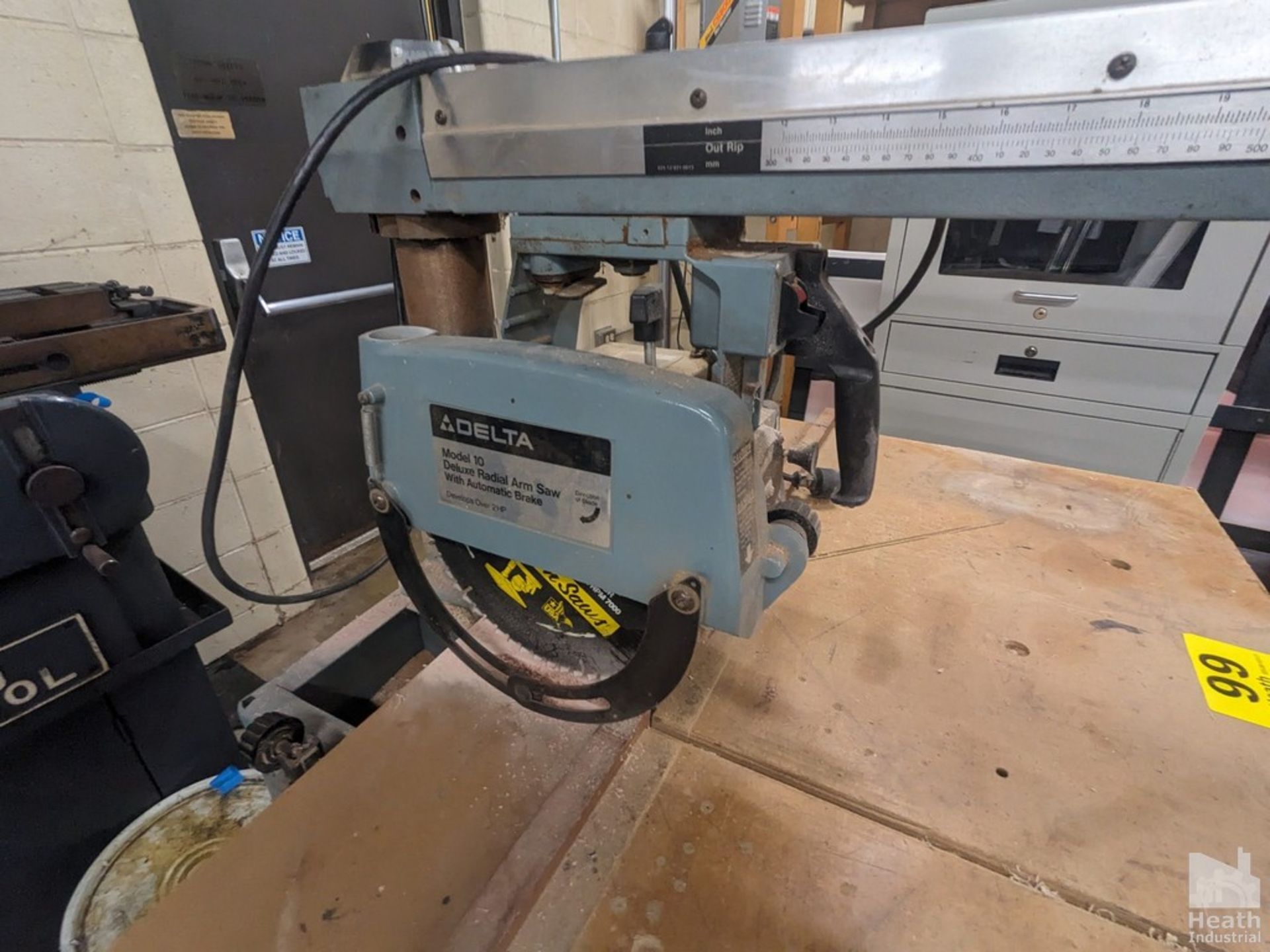 DELTA MODEL 10 DELUXE RADIAL ARM SAW WITH AUTOMATIC BRAKE Loading Fee :$100 - Image 2 of 3