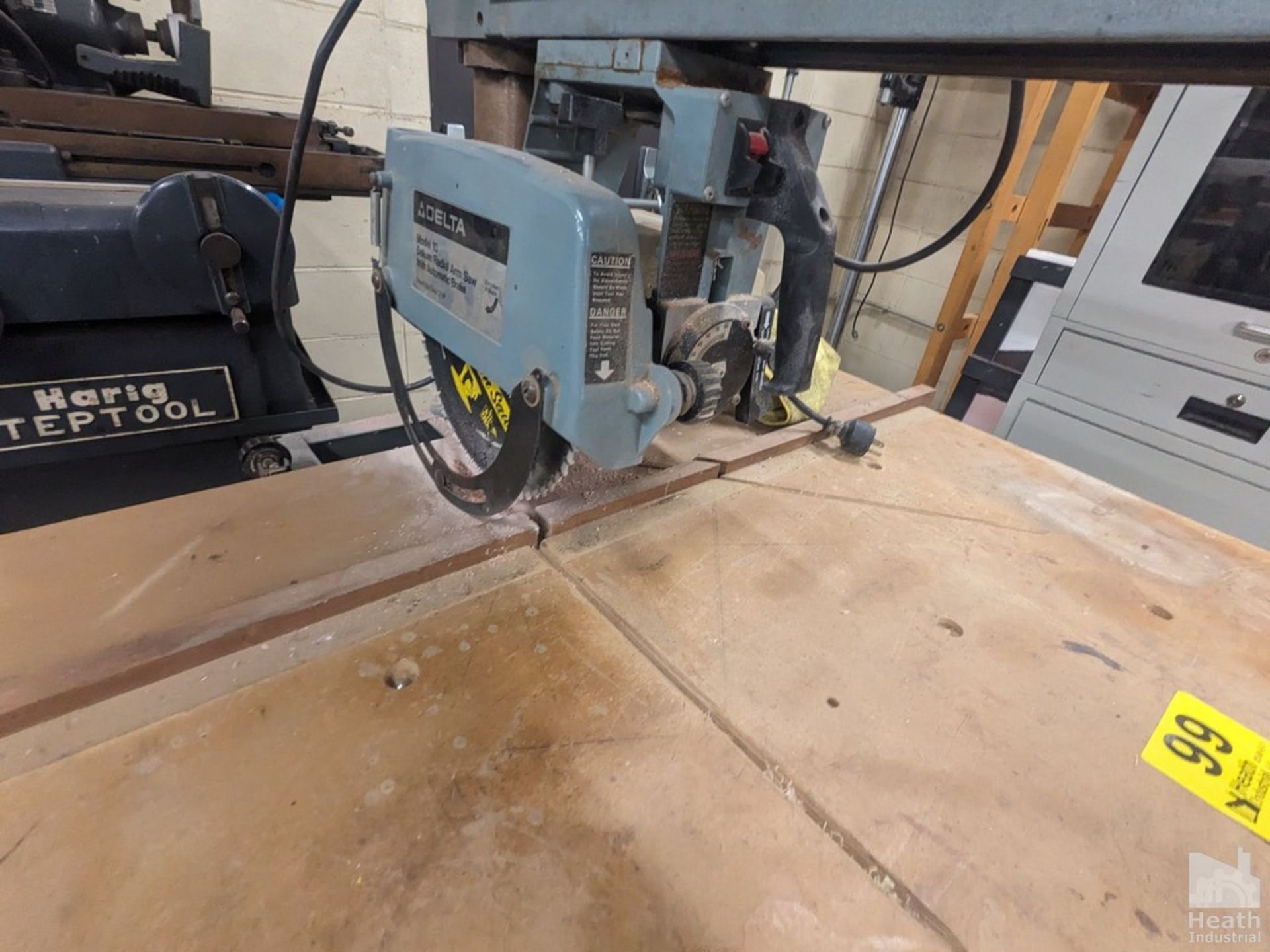 DELTA MODEL 10 DELUXE RADIAL ARM SAW WITH AUTOMATIC BRAKE Loading Fee :$100 - Image 3 of 3