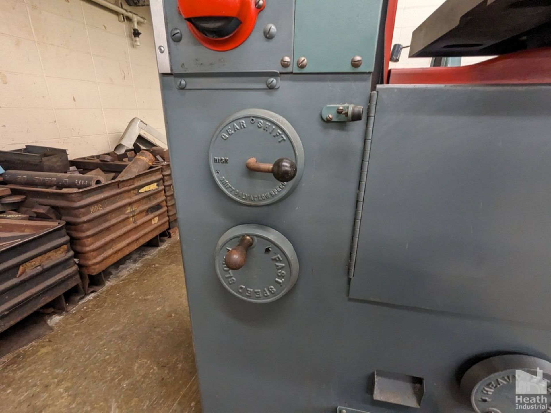 DOALL 16" MODEL 16-2 VERTICAL BAND SAW, S/N 45-55633 WITH BLADE WELDER Loading Fee :$150 - Image 5 of 8