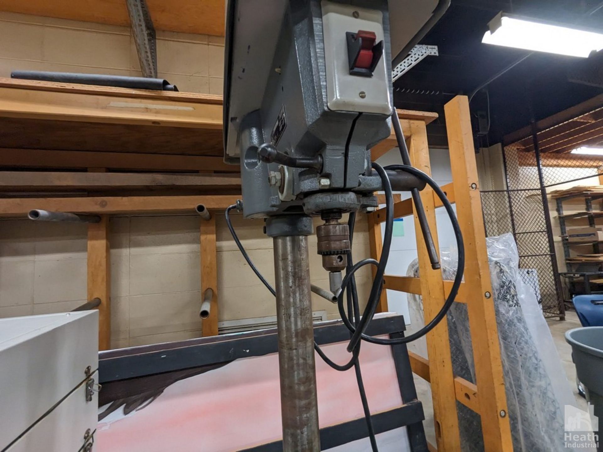 DELTA MODEL 15 -091 15" FLOOR STANDING DRILL PRESS Loading Fee :$100 - Image 3 of 5