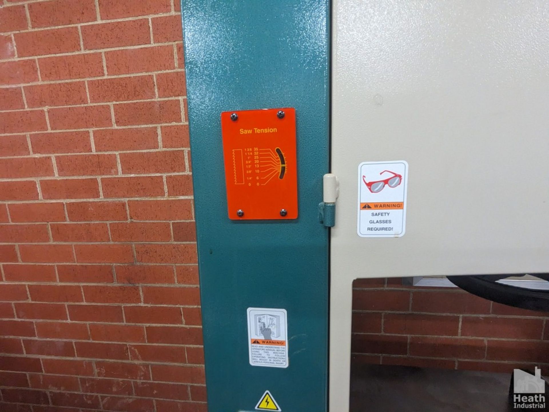 GRIZZLY G0566 21" VERTICAL BANDSAW Loading Fee 200