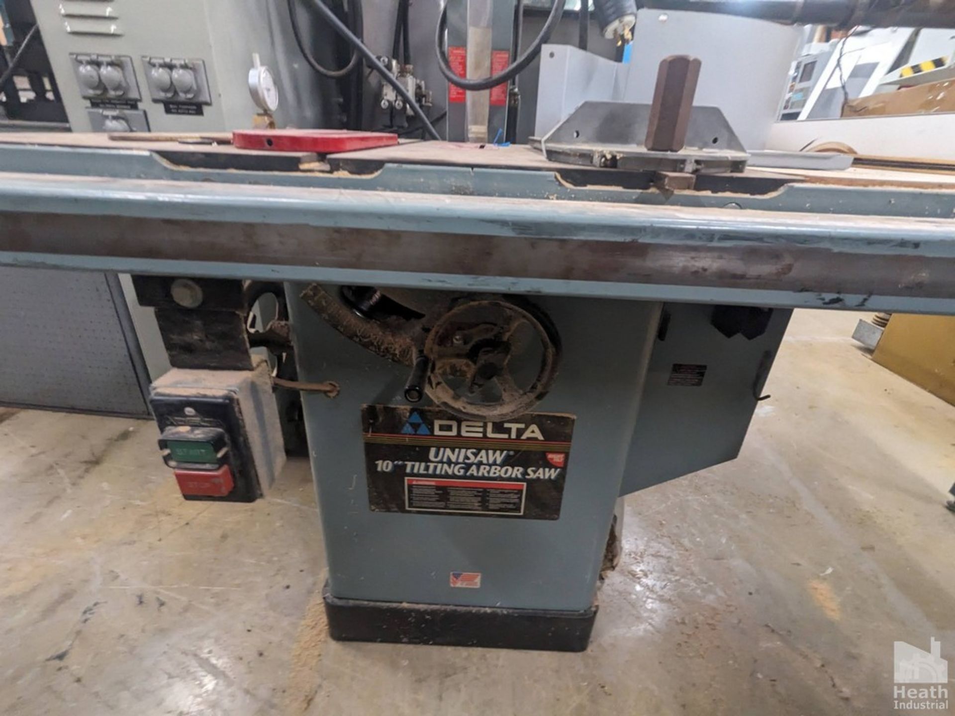 DELTA UNISAW 10" TILTING ARBOR TABLE SAW WITH EXTENDED TABLE BEISEMETER FENCE Loading Fee :$100 - Image 4 of 8
