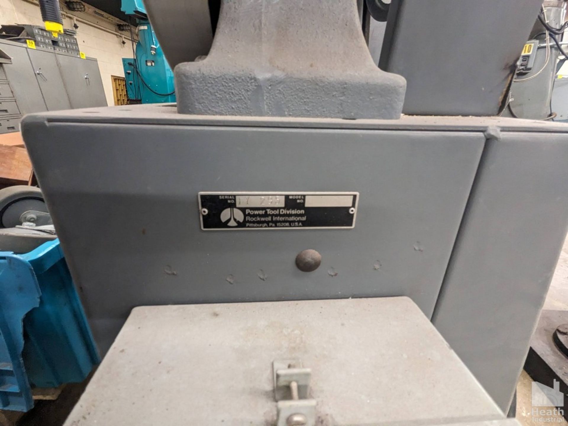 ROCKWELL 14" VERTICAL BAND SAW, S/N 1Y-29T Loading Fee :$75 - Image 5 of 6