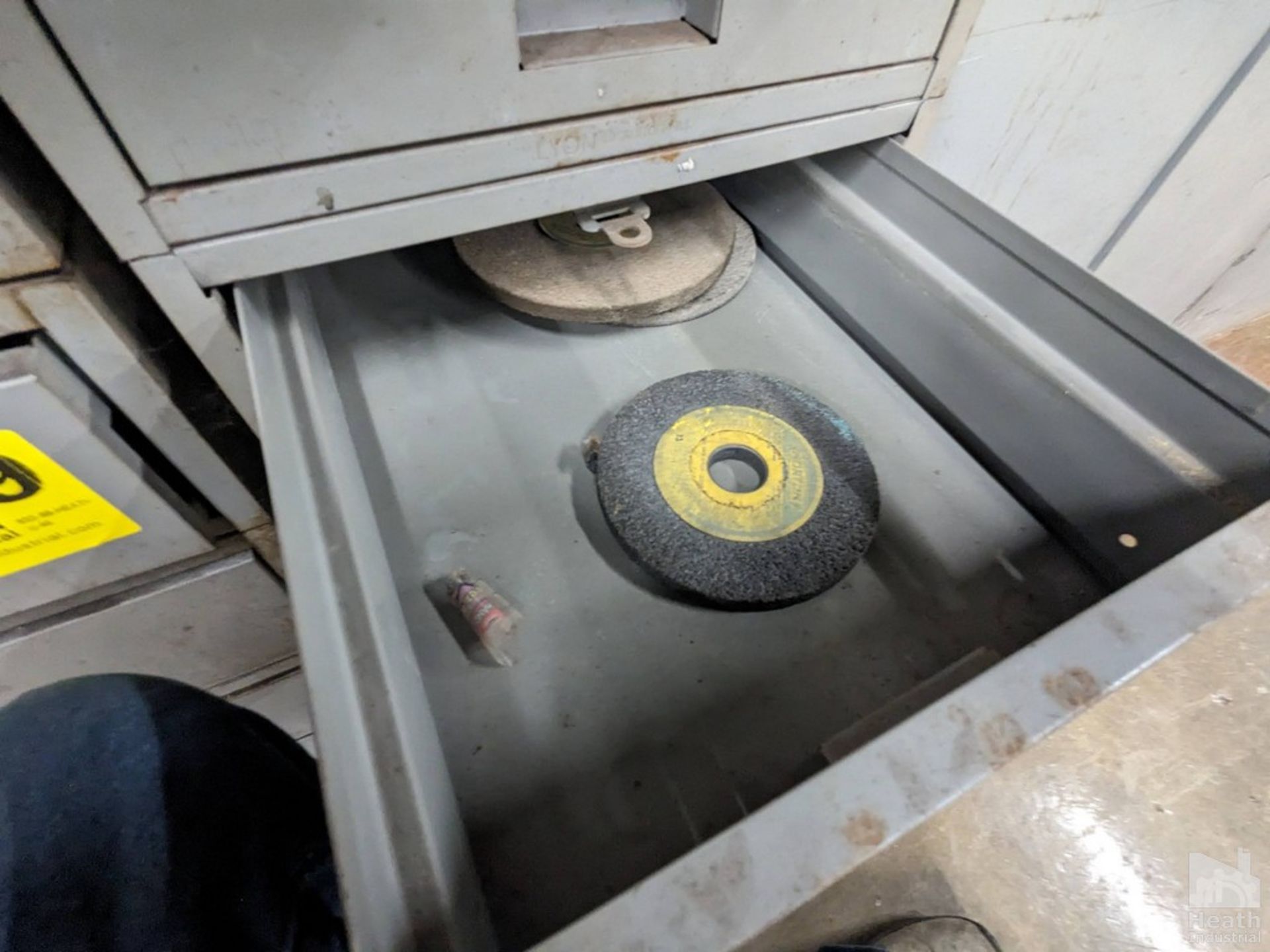 ASSORTED GRINDING WHEELS IN DRAWERS Loading Fee :$100 - Image 5 of 5