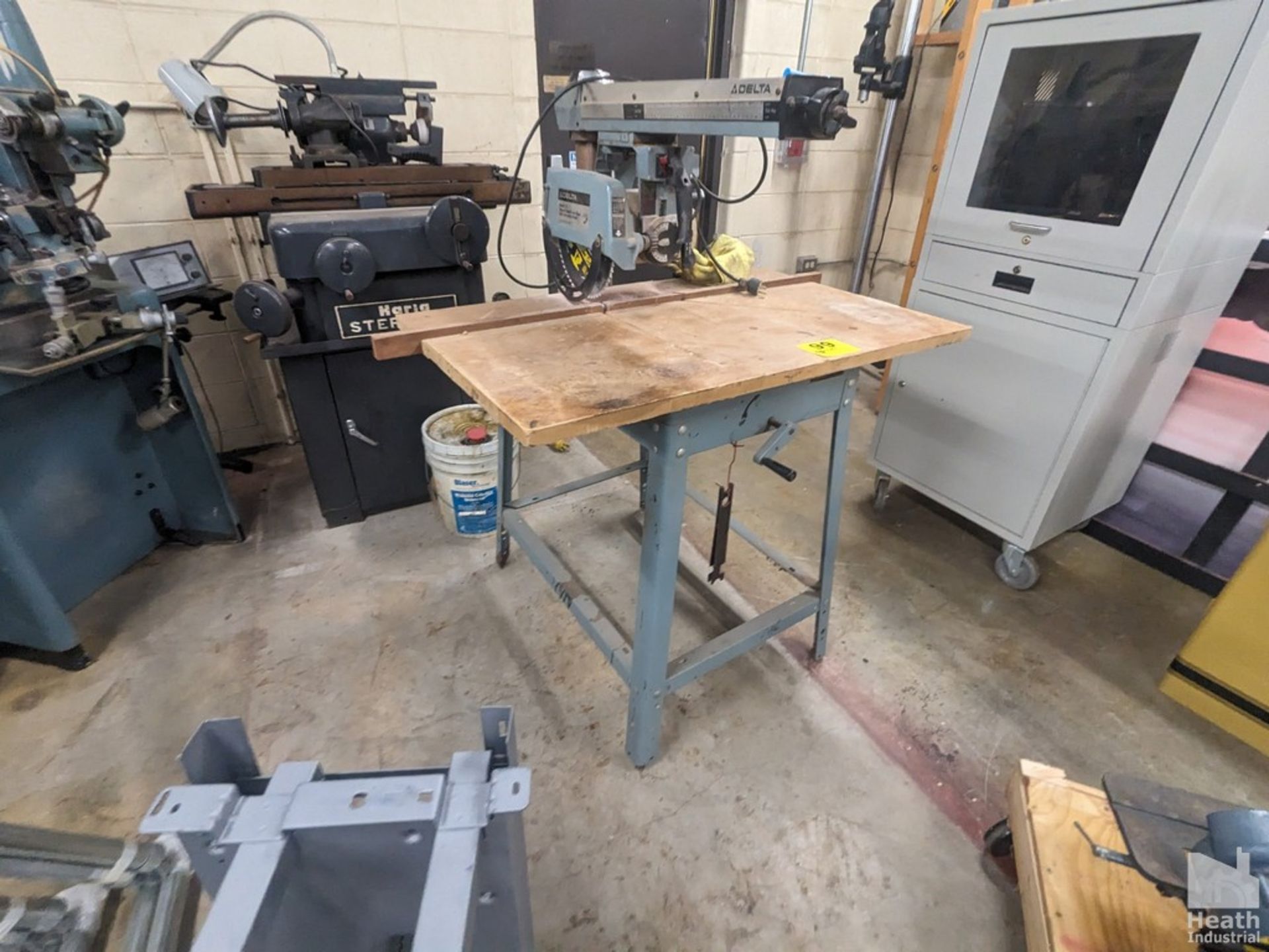 DELTA MODEL 10 DELUXE RADIAL ARM SAW WITH AUTOMATIC BRAKE Loading Fee :$100