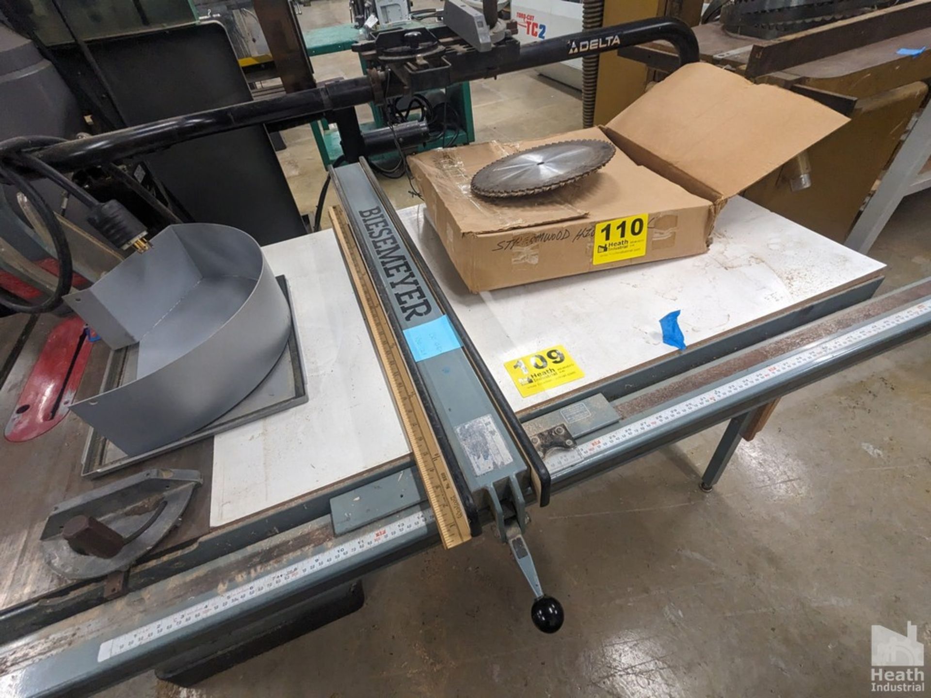 DELTA UNISAW 10" TILTING ARBOR TABLE SAW WITH EXTENDED TABLE BEISEMETER FENCE Loading Fee :$100 - Image 6 of 8