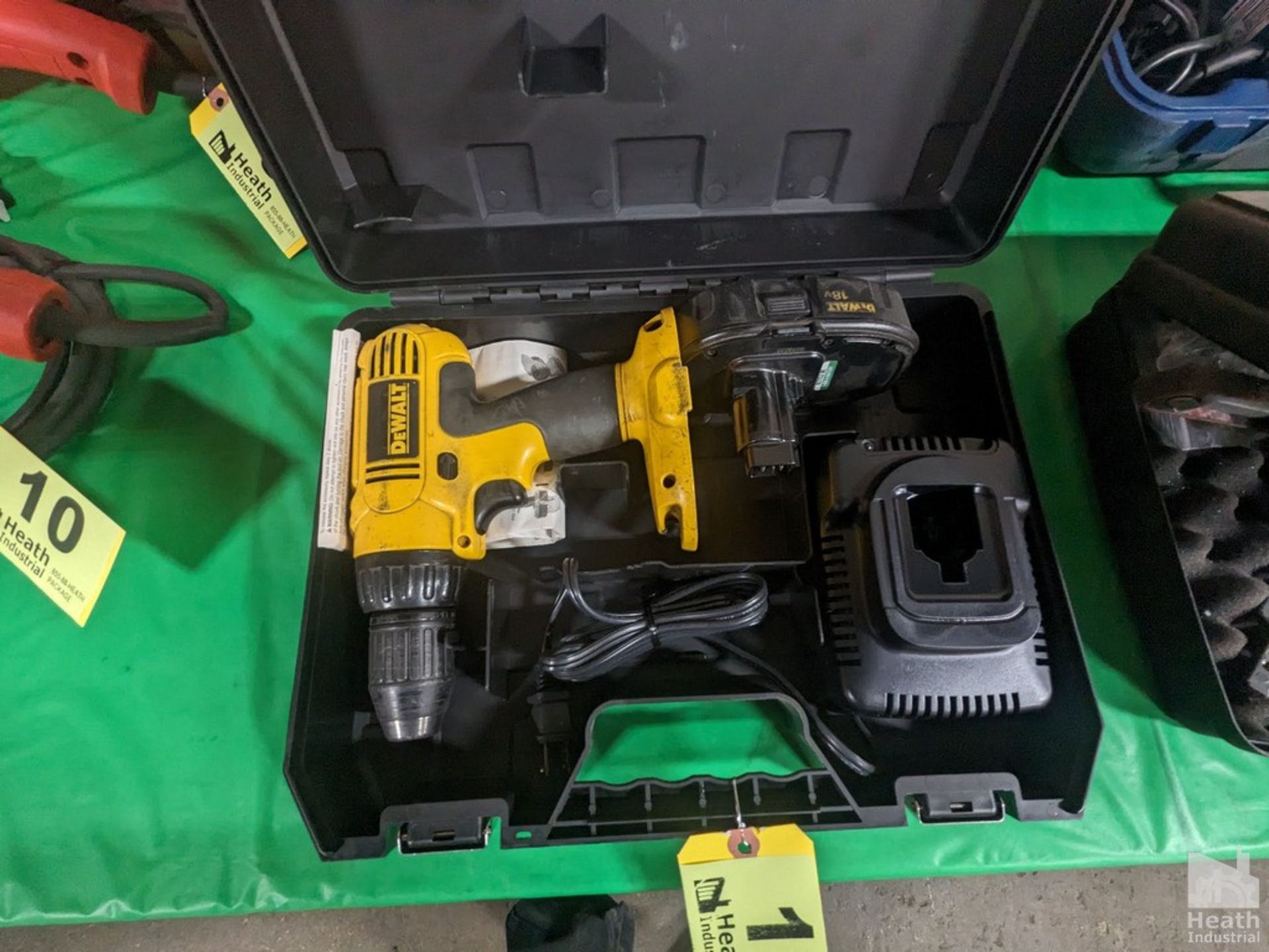 DEWALT DC970 1/2" VSR DRILL/DRIVER WITH 18V BATTERY AND CHARGER