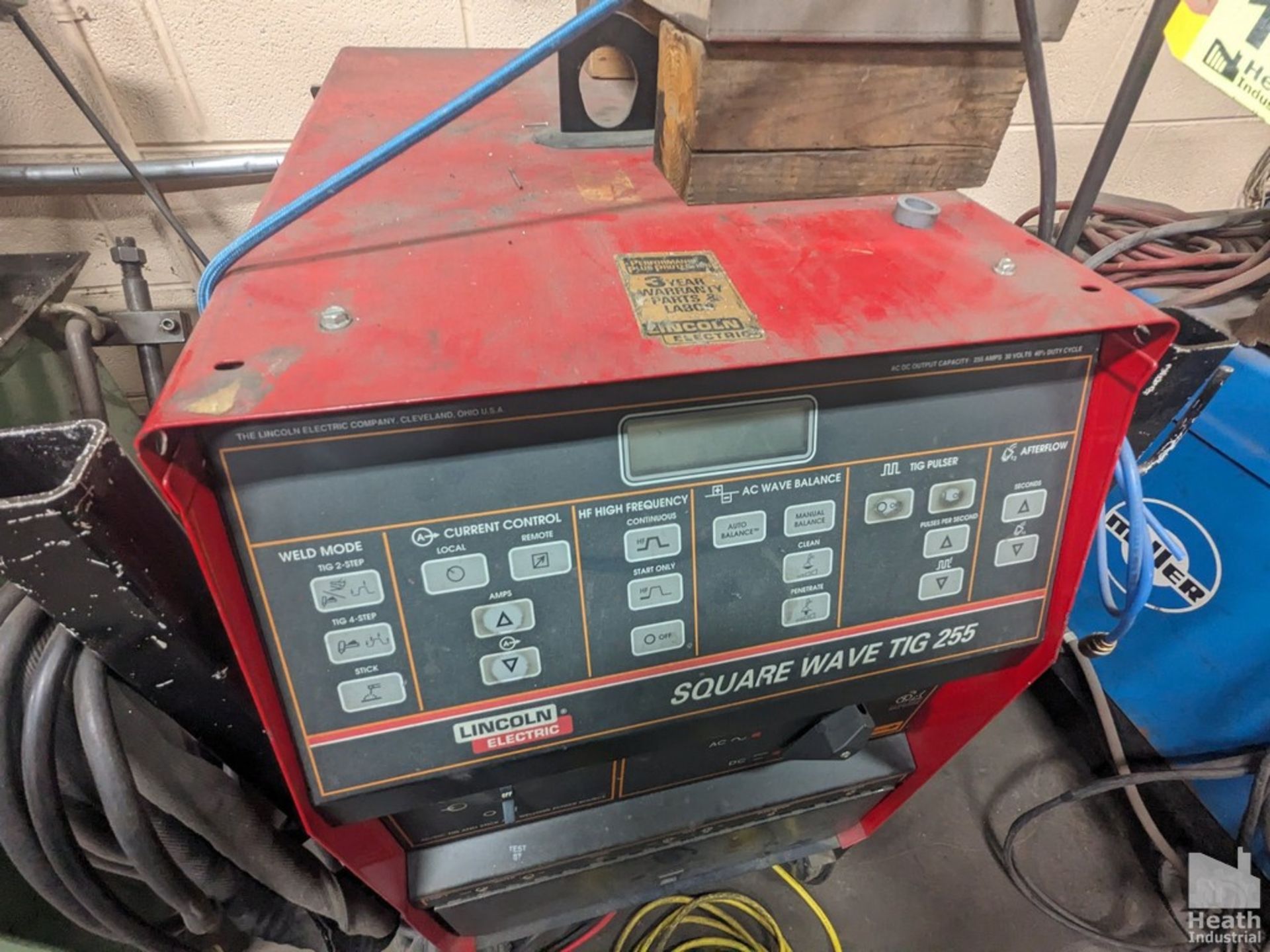 LINCOLN ELECTRIC SQUARE WAVE TIG 255 WELDER 10022-U1960105125 WITH TWECO TC900 WATER COOLER, FOOT - Bild 3 aus 6