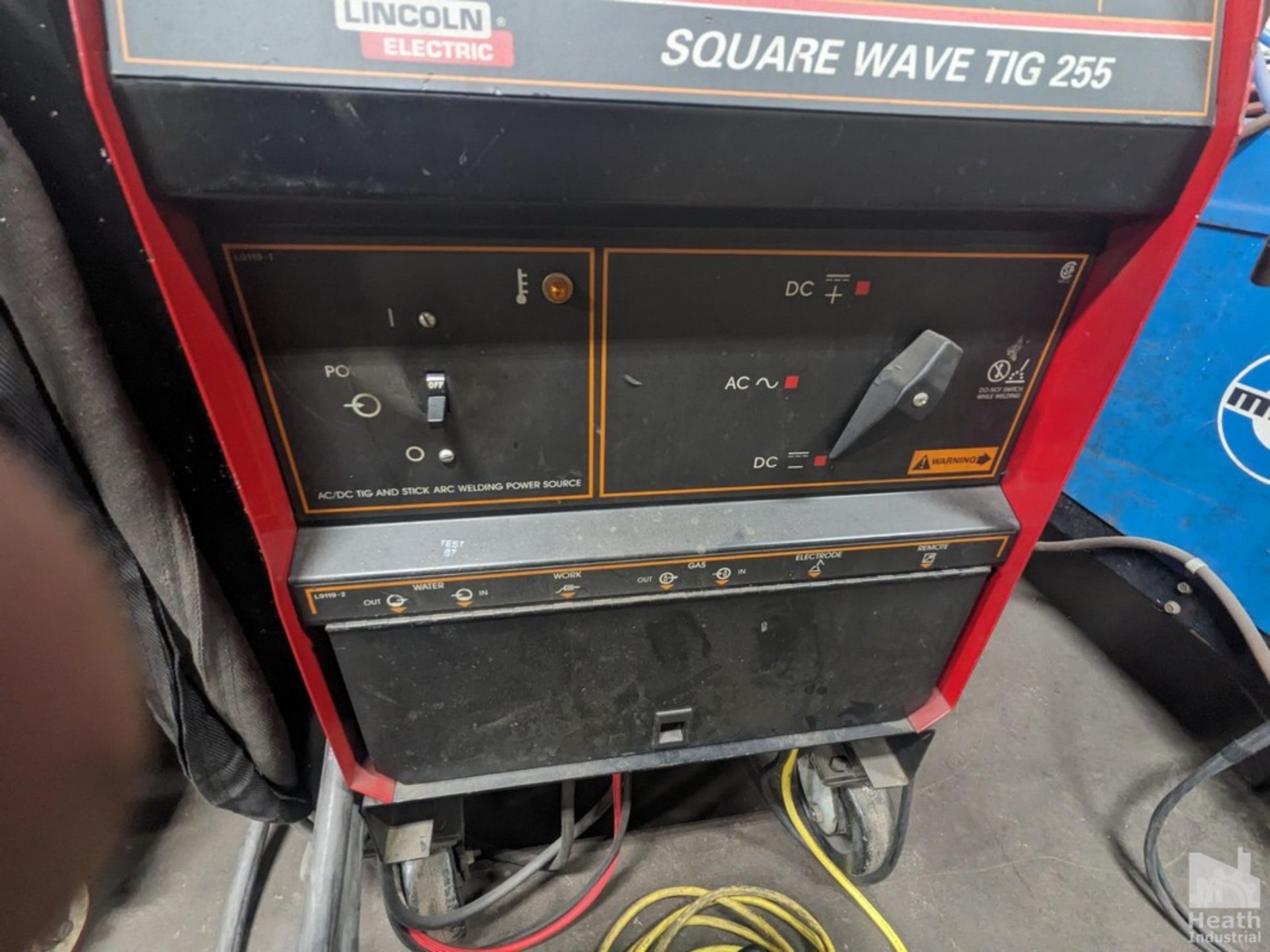 LINCOLN ELECTRIC SQUARE WAVE TIG 255 WELDER 10022-U1960105125 WITH TWECO TC900 WATER COOLER, FOOT - Bild 5 aus 6