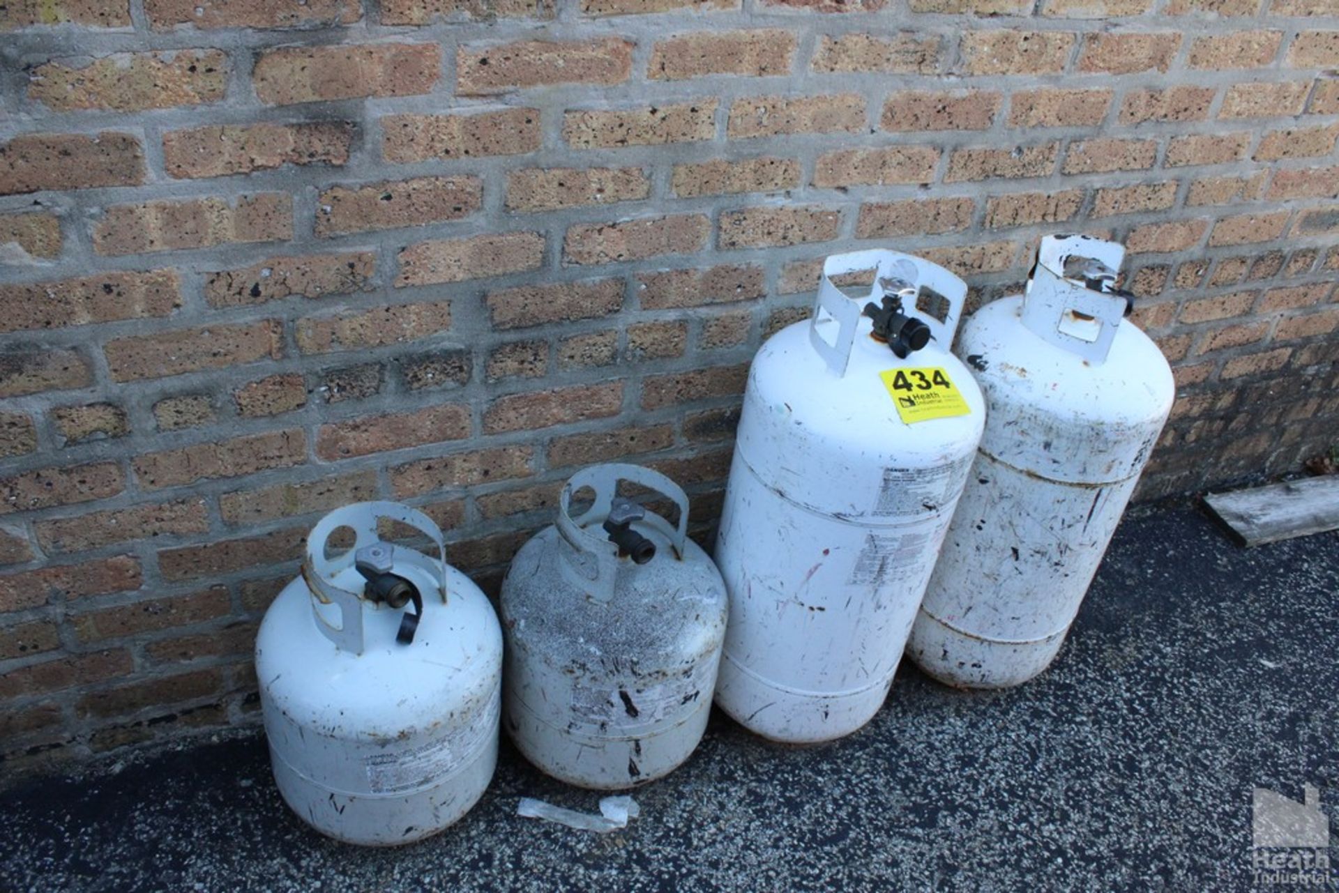 (4) PROPANE TANKS, 2FT AND 1FT TALL