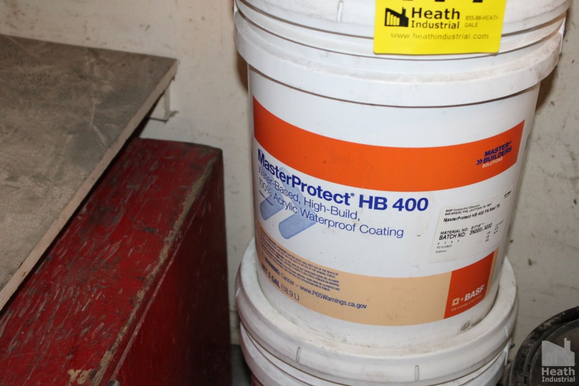 (2) FIVE GALLON PAILS OF WATERPROOF COATING AND (1) OF HYDRAULIC OIL - Image 2 of 2