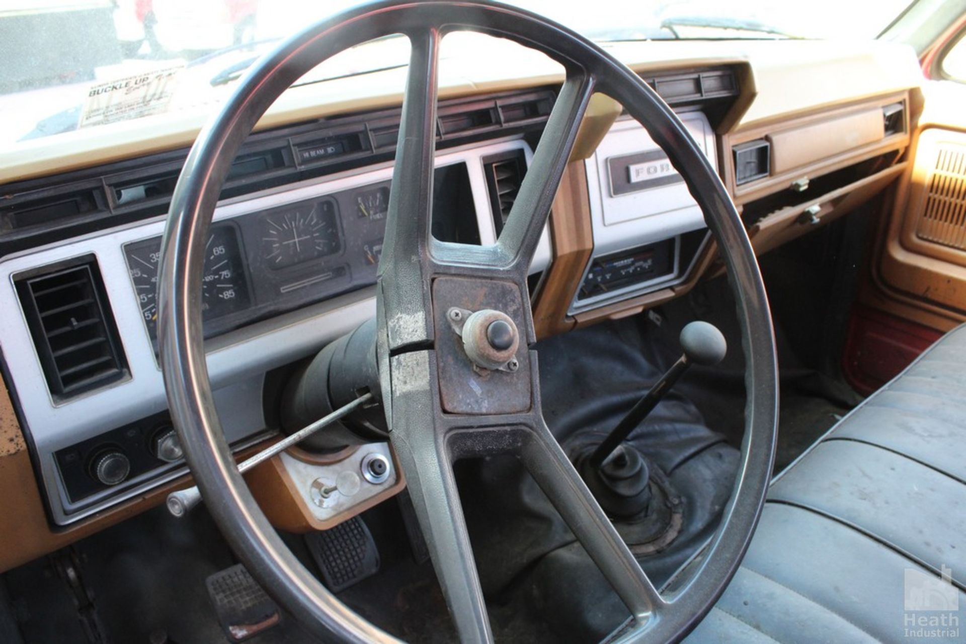 1980 FORD MODEL F700 STAKE TRUCK, VIN F70HVGH0858, AUTOMATIC TRANSMISSION, 16' STEEL DECK WITH - Image 5 of 7