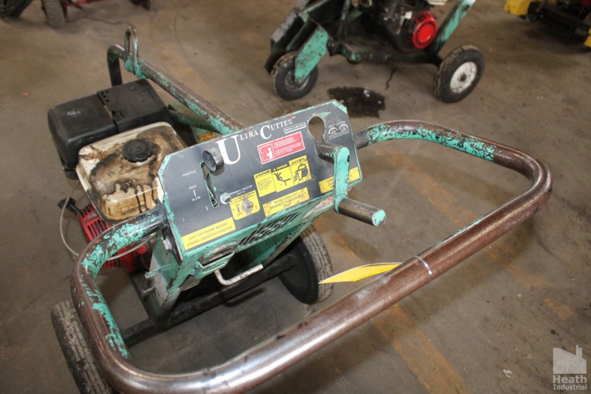 GARLOCK ULTRA CUTTER ROOFING SAW WITH HONDA GX270 GAS ENGINE - Image 4 of 4