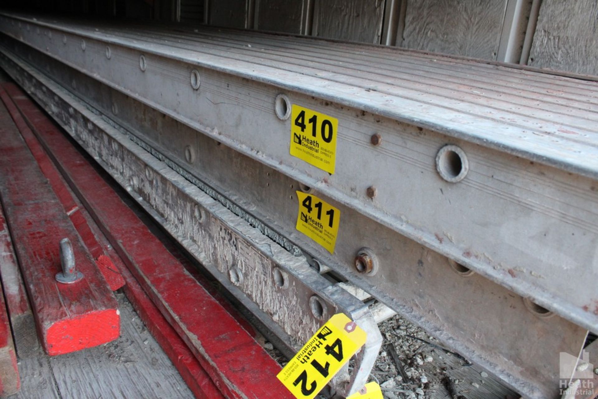 SECTION OF ALUMINUM SCAFFOLDING, 27" WIDE, 24FT. LONG