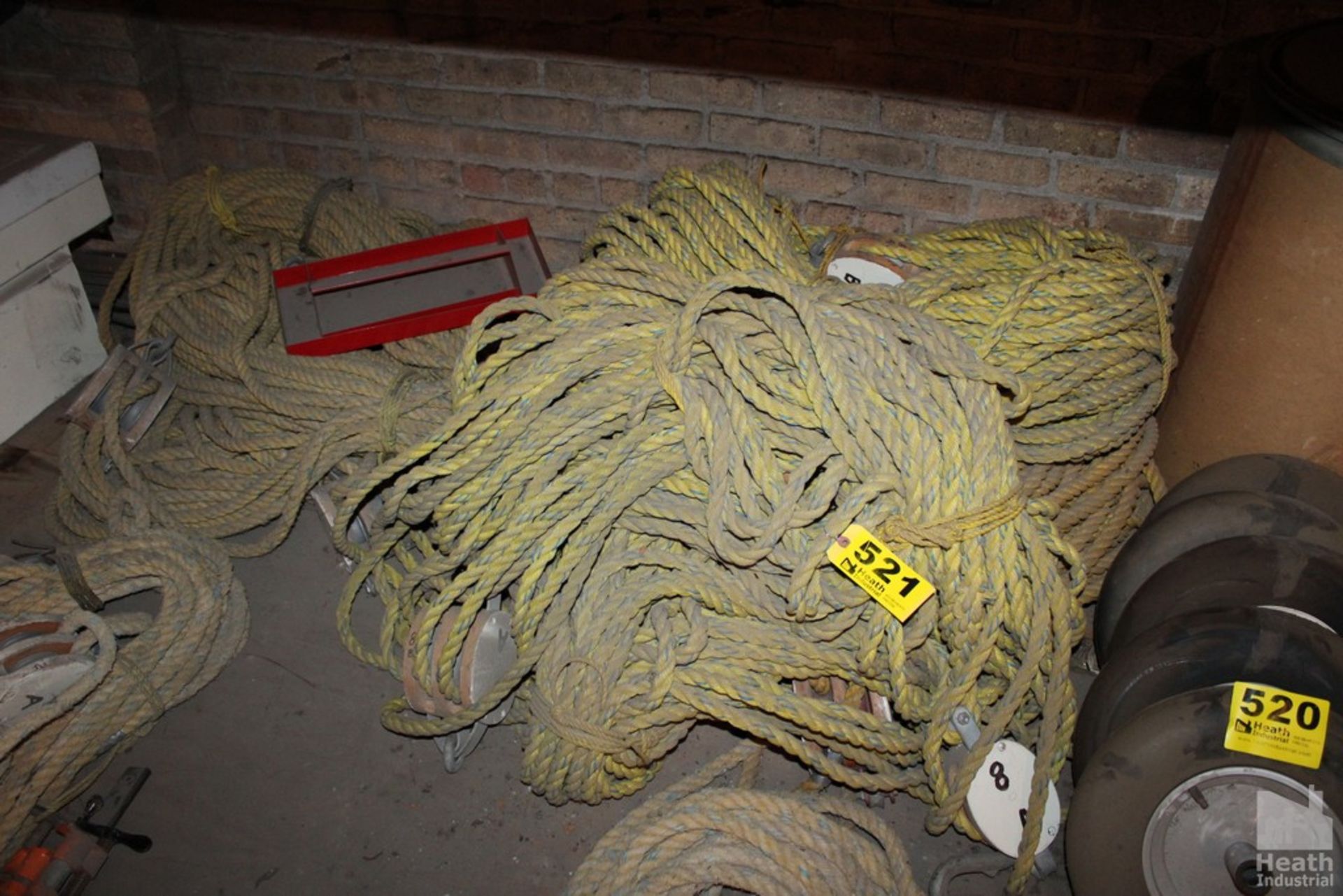 LARGE QUANTITY OF ROPE WITH BLOCK AND TACKLE - Image 3 of 4