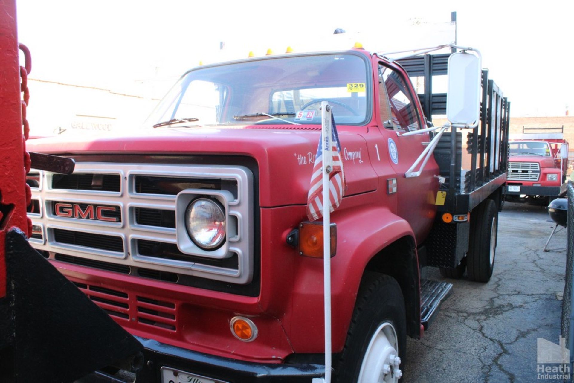 1984 GMC MODEL 6000 STAKE TRUCK, VIN: 1GDJ6D1BEV502175, 14' STEEL DECK WITH SIDE REMOVABLE GUARDS, - Image 2 of 9
