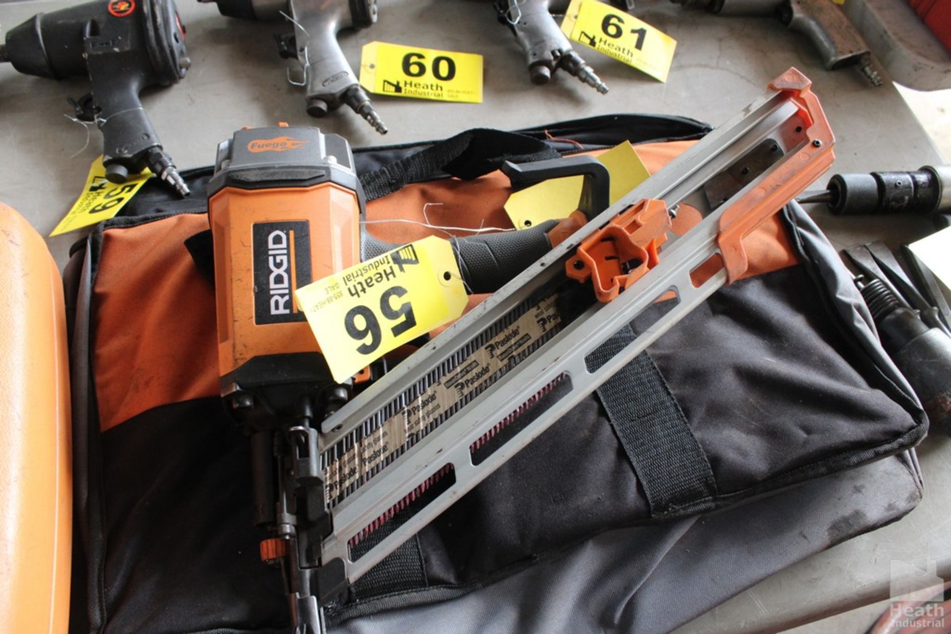 RIDGID "FUEGO" PNEUMATIC FRAMING NAILER WITH CARRYNG BAG