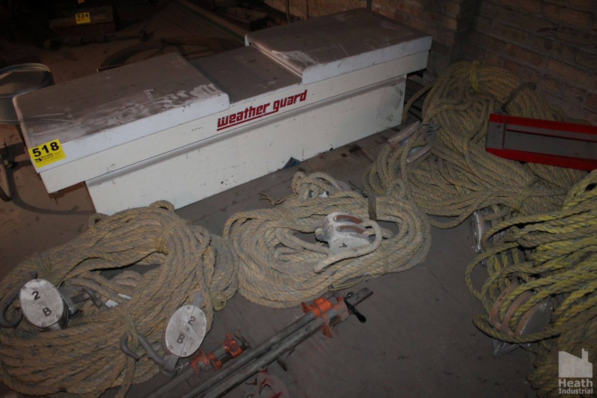 LARGE QUANTITY OF ROPE WITH BLOCK AND TACKLE - Image 4 of 4