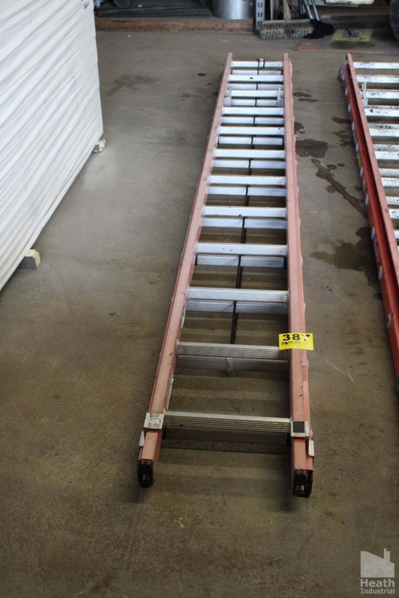 WERNER 24FT FIBERGLASS EXTENSION LADDER