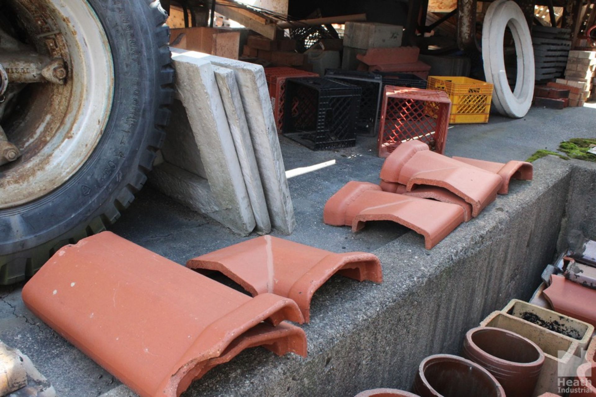 LARGE QUANTITY OF CLAY COPING CAPS - Image 2 of 3