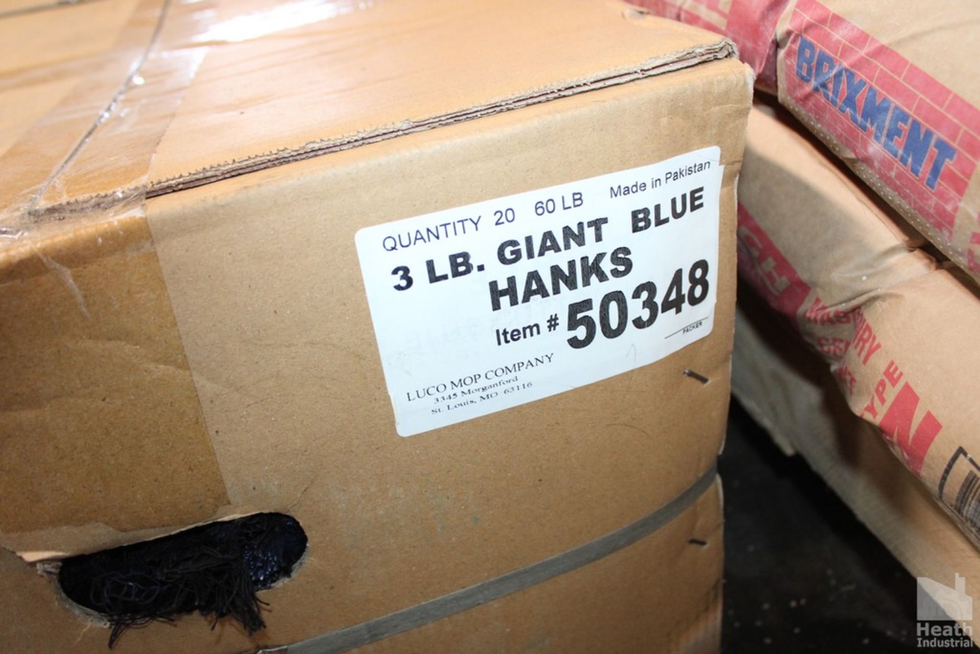 HANKS GIANT BLUE TAR MOPS IN BOX - Image 2 of 2