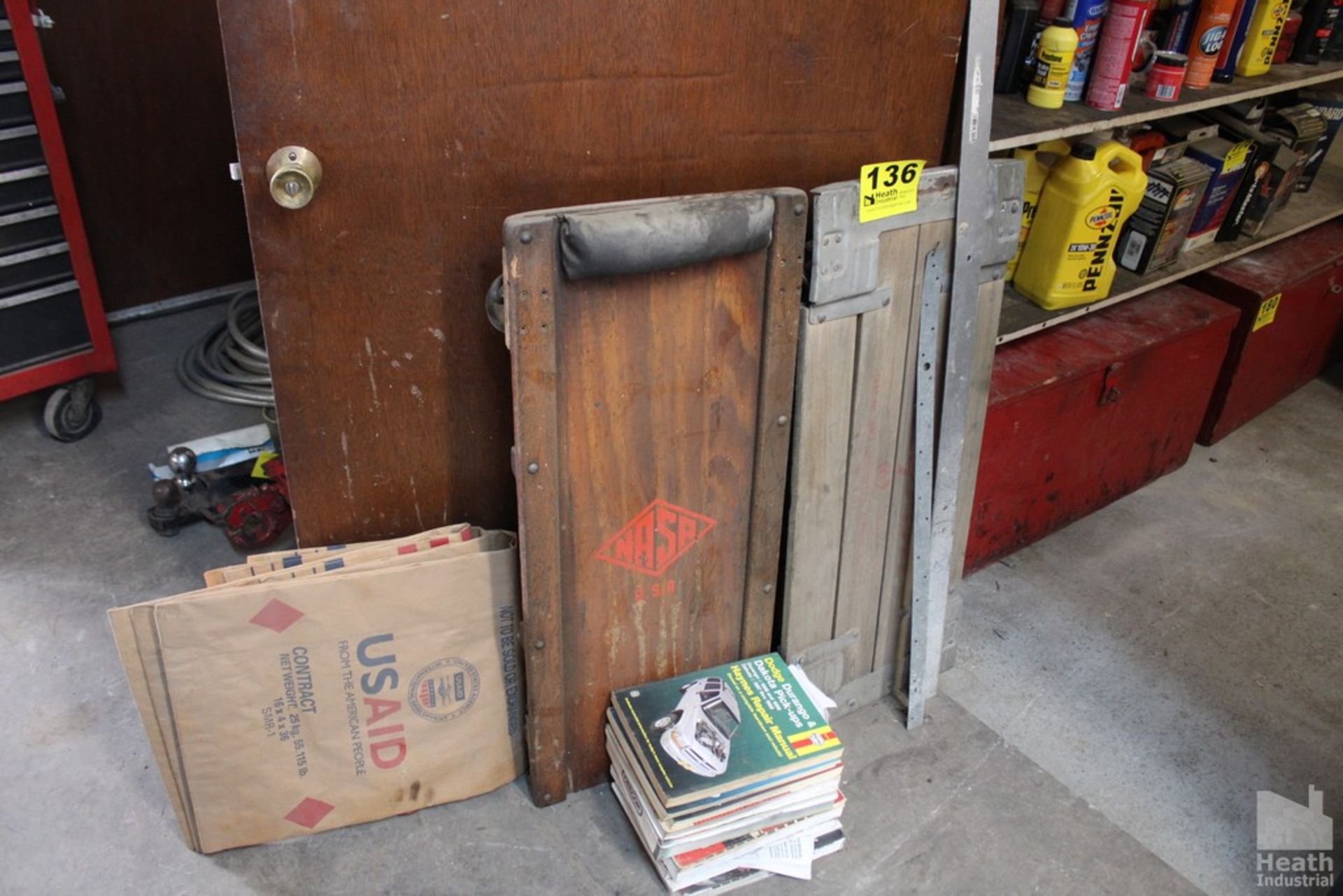 (2) AUTOMOTIVE CREEPERS AND ASSORTED REPAIR AND SERVICE BOOKS