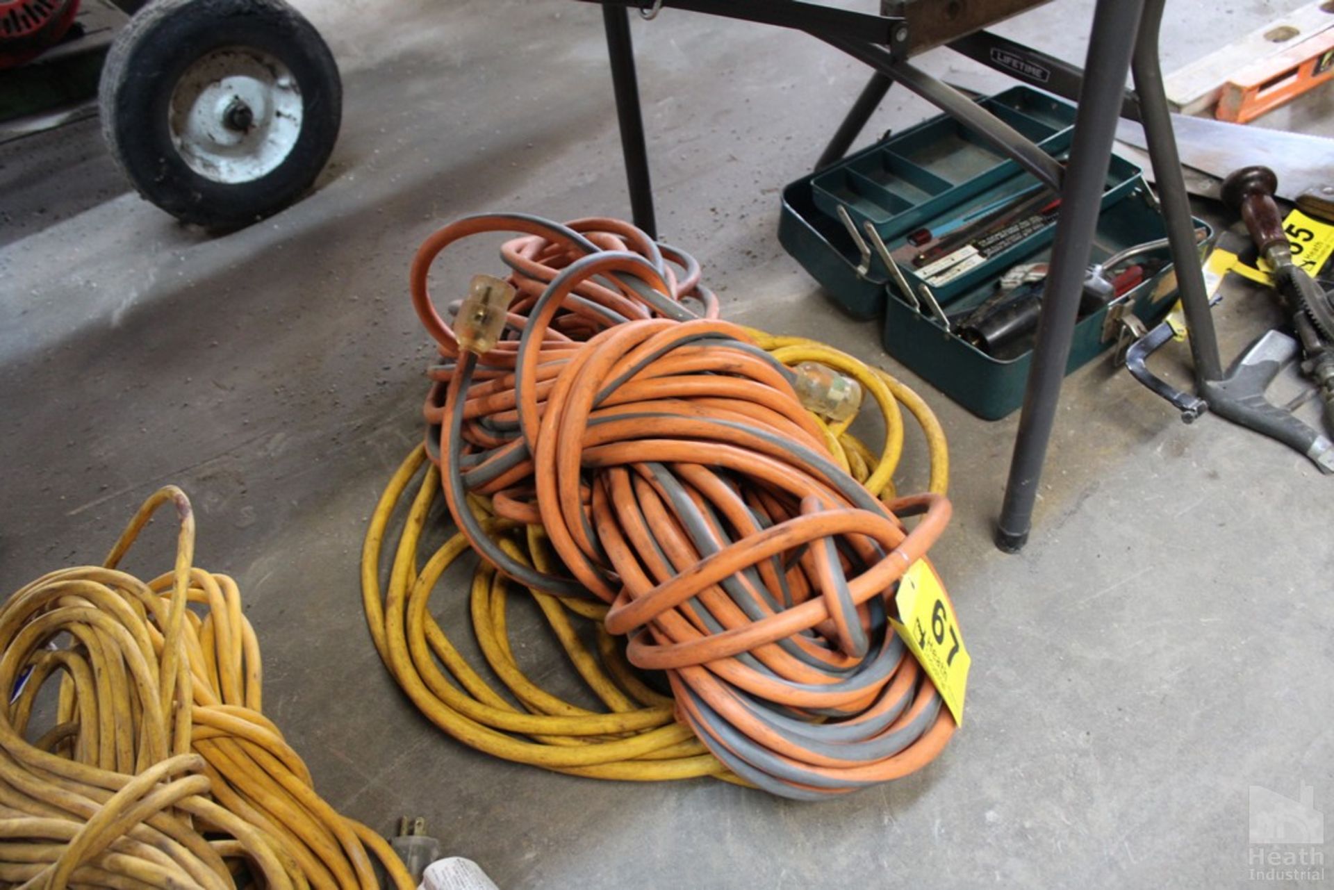 (2) HEAVY DUTY EXTENSION CORDS