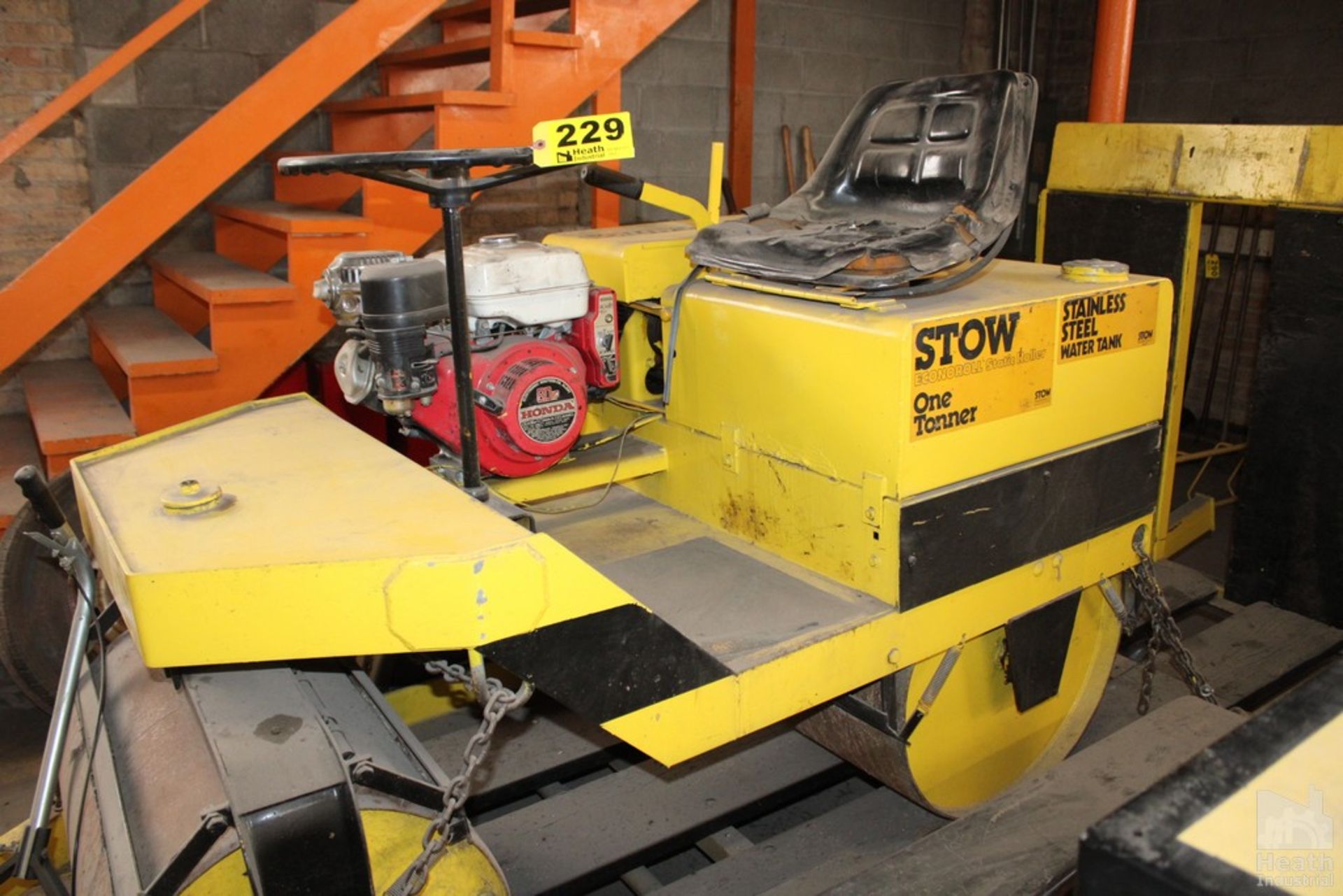 STOW 30" MODEL ECONOROLL STATIC ROLLER ASPHALT ROLLER, ONE TONNER, WITH TRAILER - Image 2 of 7