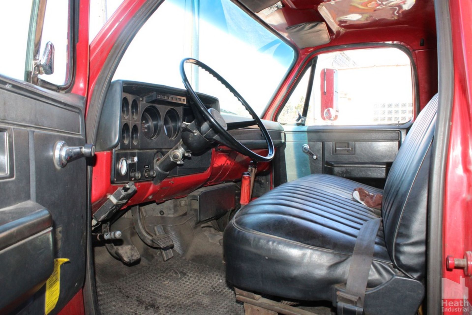 1986 CHEVROLET 10' MODEL C7500 DUMP TRUCK, VIN: 1GBJ7D1B1GV110712, AUTOMATIC TRANSMISSION, TANDEM - Image 6 of 9