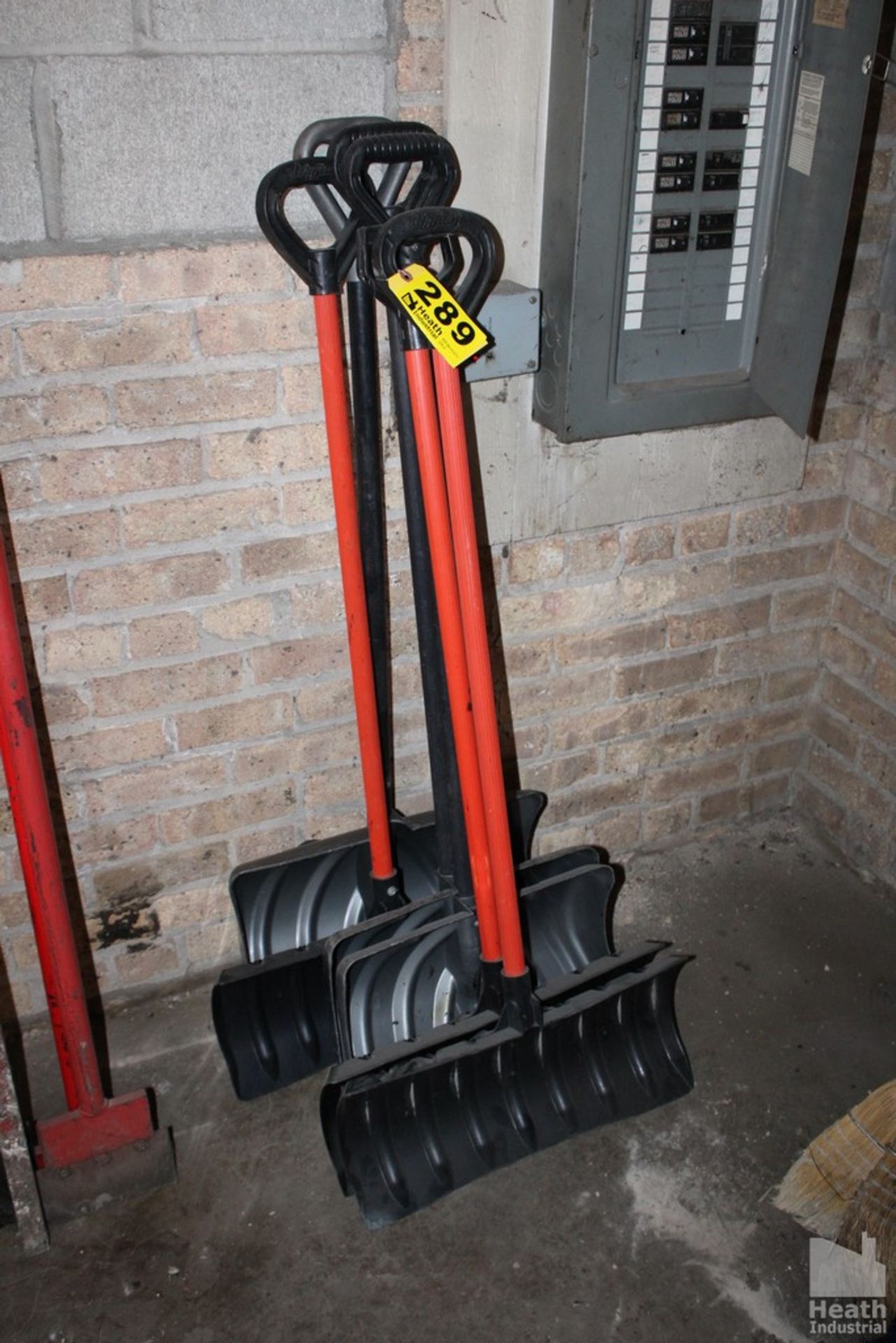 ASSORTED SNOW SHOVELS