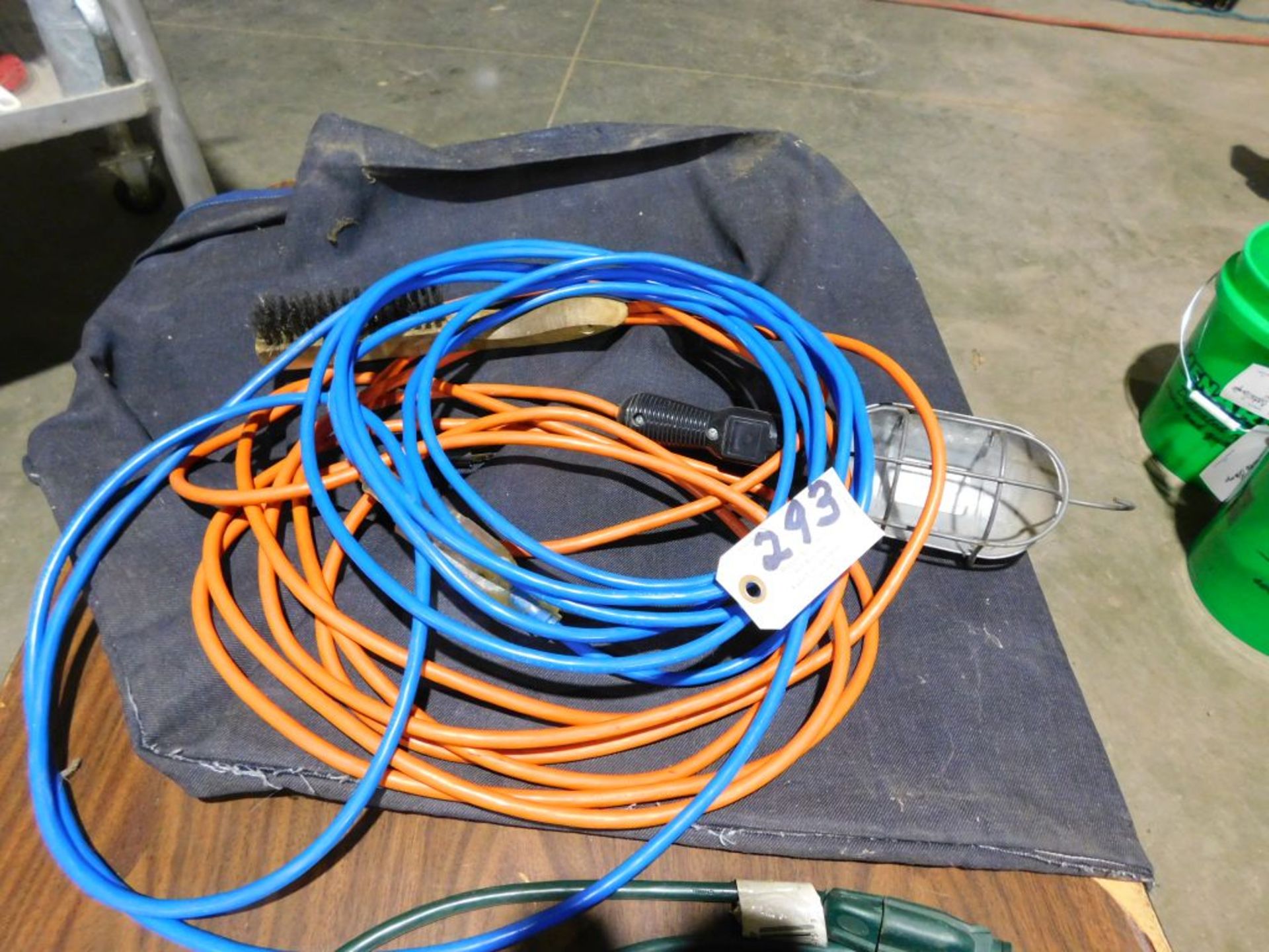 Drop cord, lighted cord. (Located at and to be picked up at: 2862 Wagner Rd., Waterloo, IA)