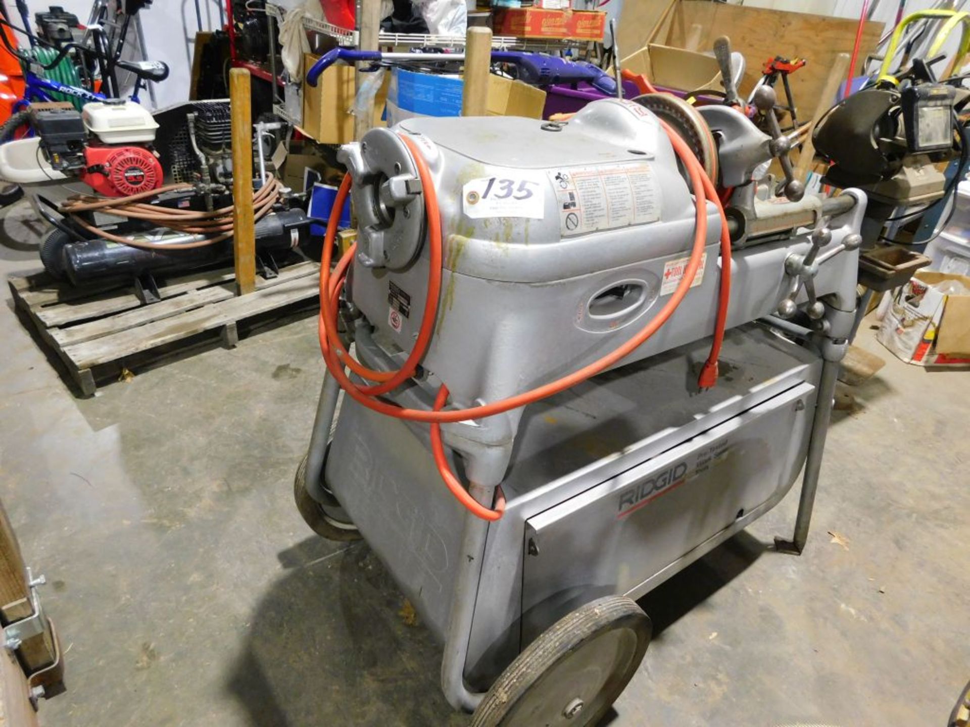 Ridgid pipe threader 535, (clean!) (Located at and to be picked up at: 2862 Wagner Rd., Waterloo,
