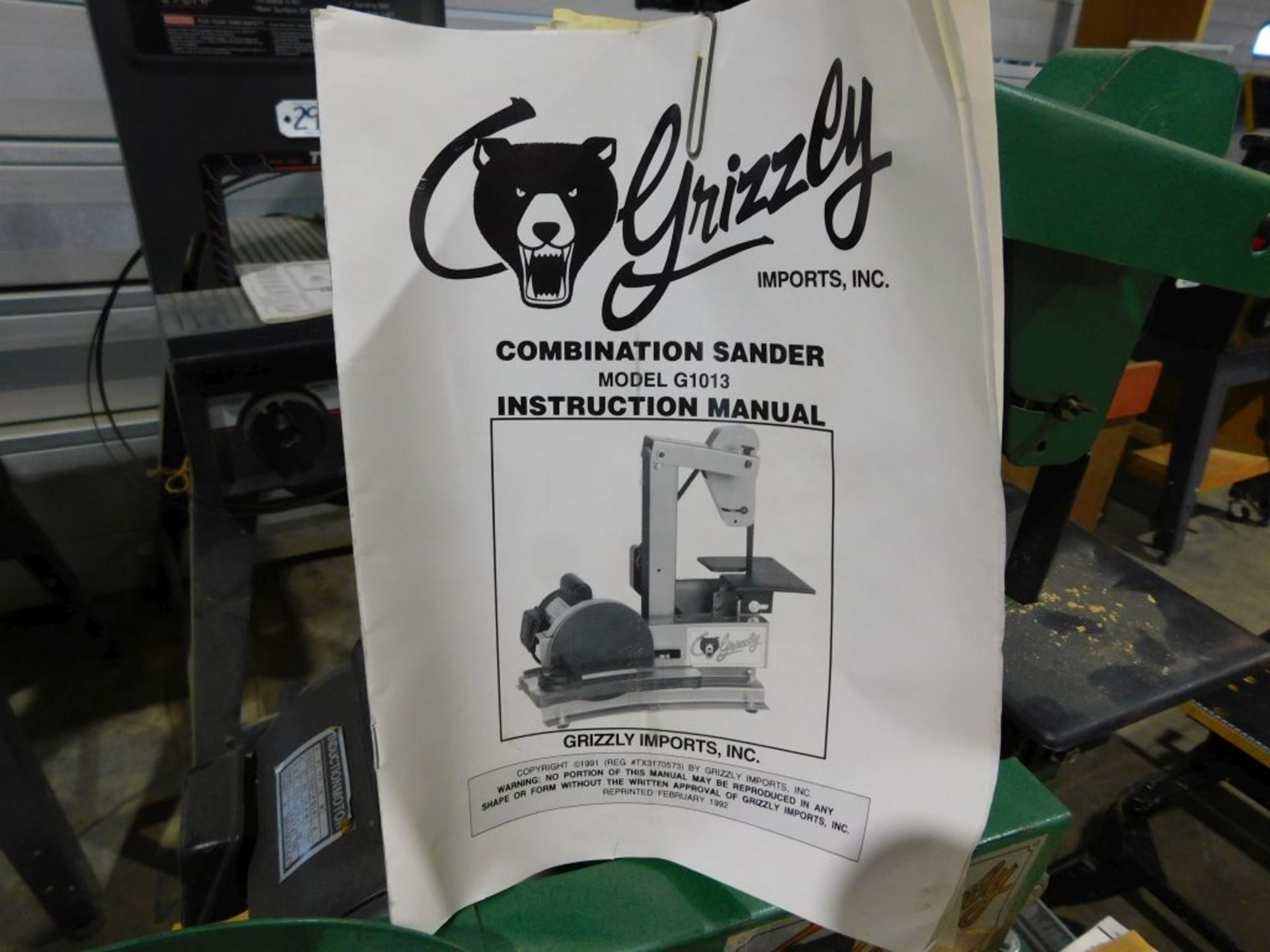 Grizzly belt/disc sander NO. G1013. (Located at and to be picked up at: 2862 Wagner Rd., Waterloo, - Image 2 of 2