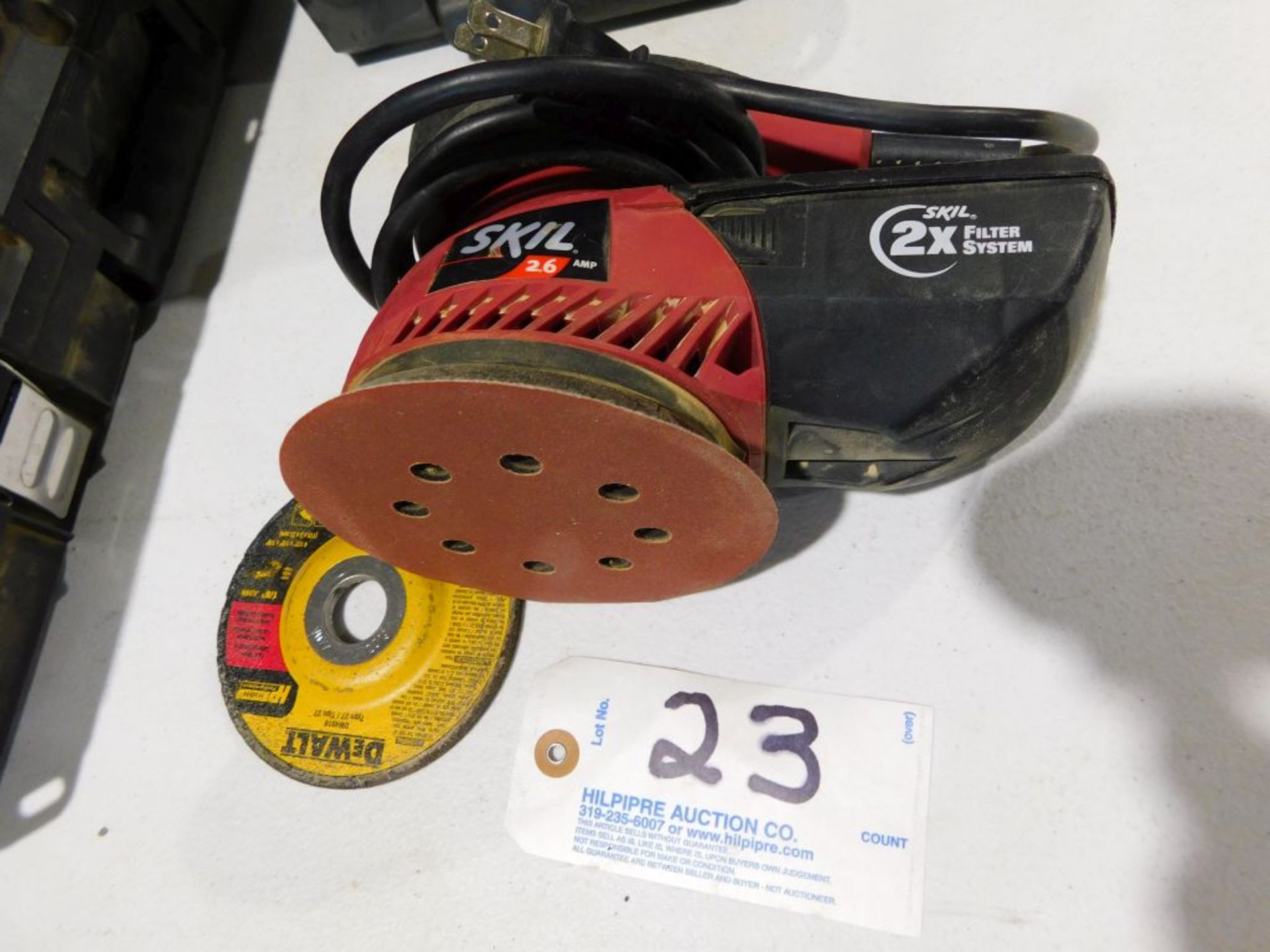 Skil electric sander, 2X fileter system. (Located at and to be picked up at: 2862 Wagner Rd.,