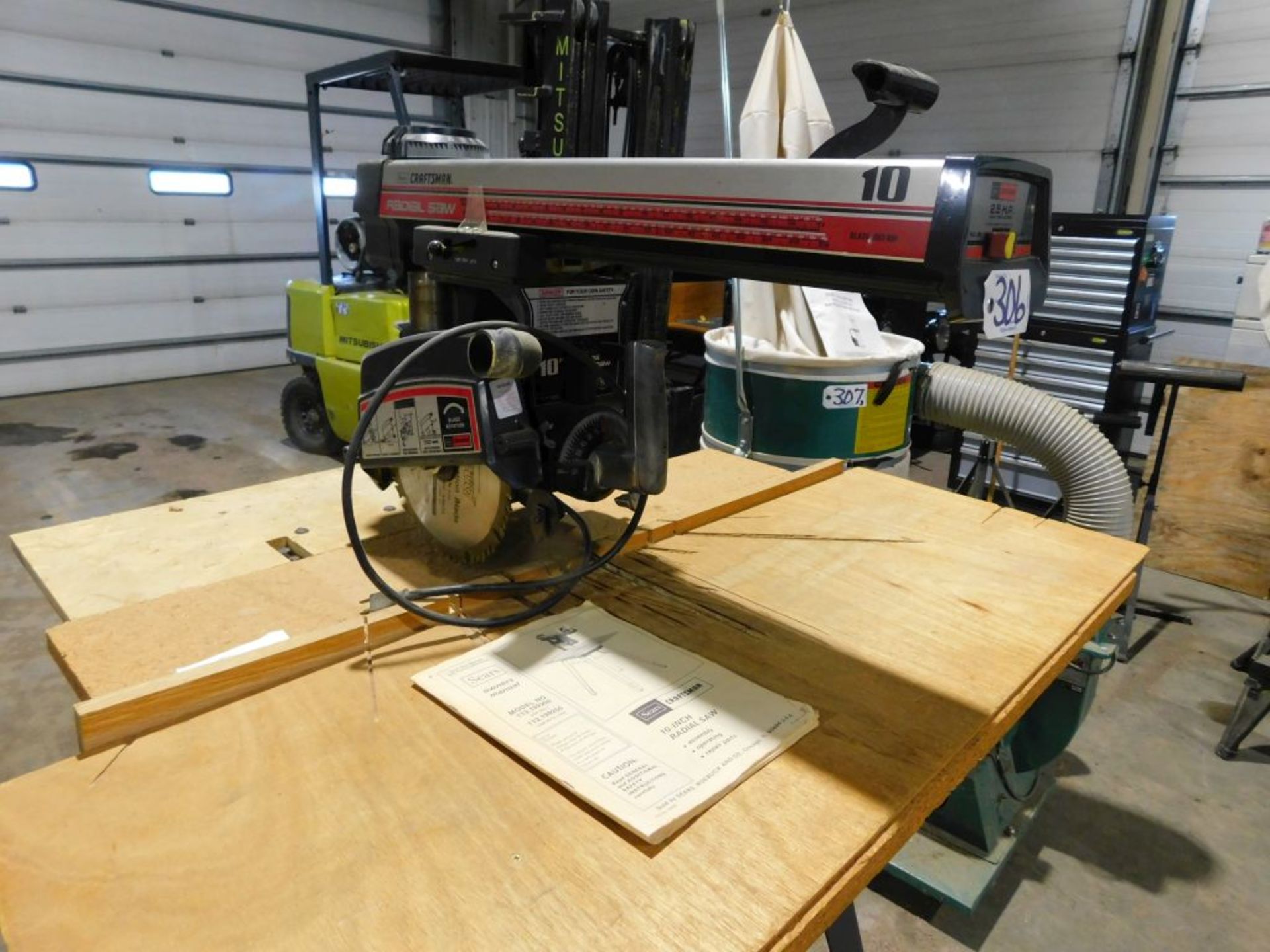 Craftsman radial arm saw, NO. 113.199250, 10". (Located at and to be picked up at: 2862 Wagner - Image 2 of 3
