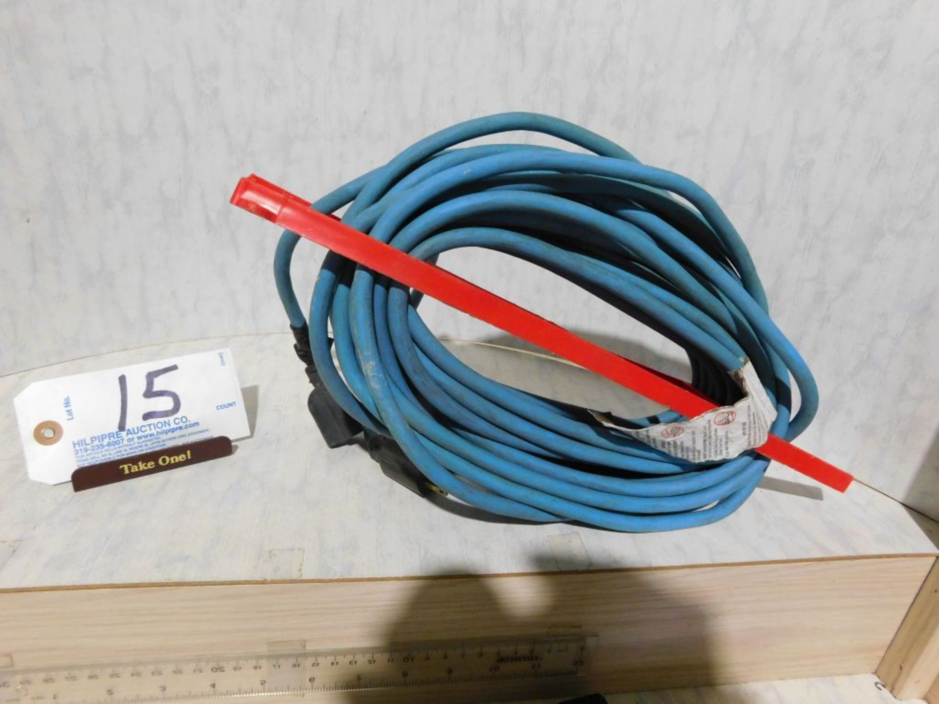 Blue drop cord, 25'. (Located at and to be picked up at: 2862 Wagner Rd., Waterloo, IA)