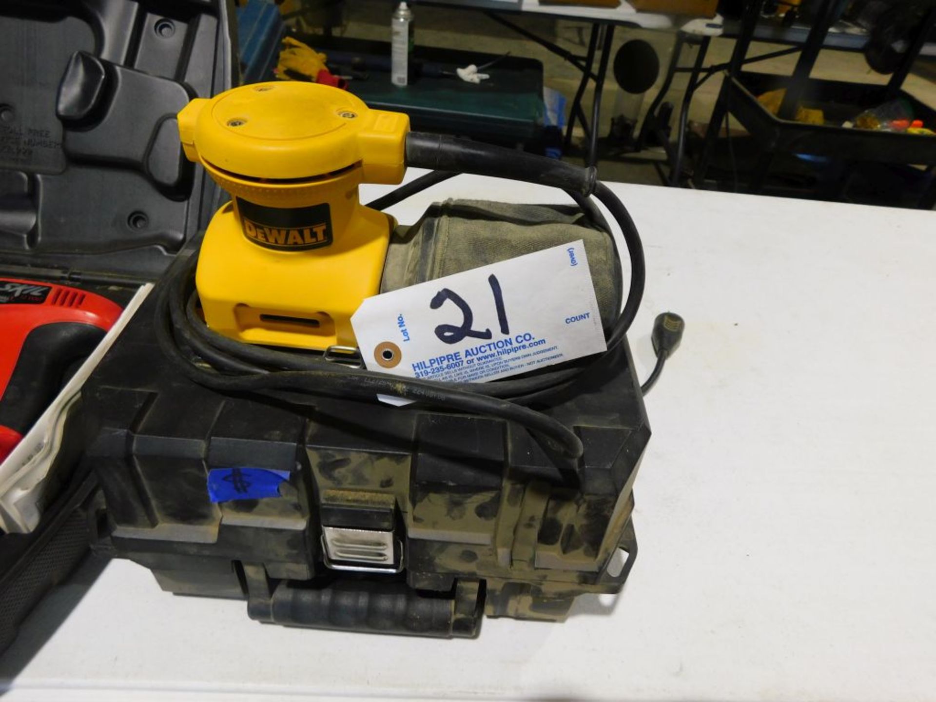 DeWalt palm sander. (Located at and to be picked up at: 2862 Wagner Rd., Waterloo, IA)