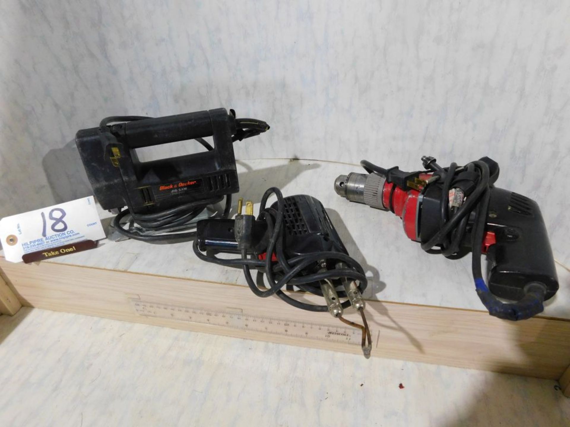 Skil heavy duty solder gun and sabre saw, elec. (Located at and to be picked up at: 2862 Wagner Rd.,