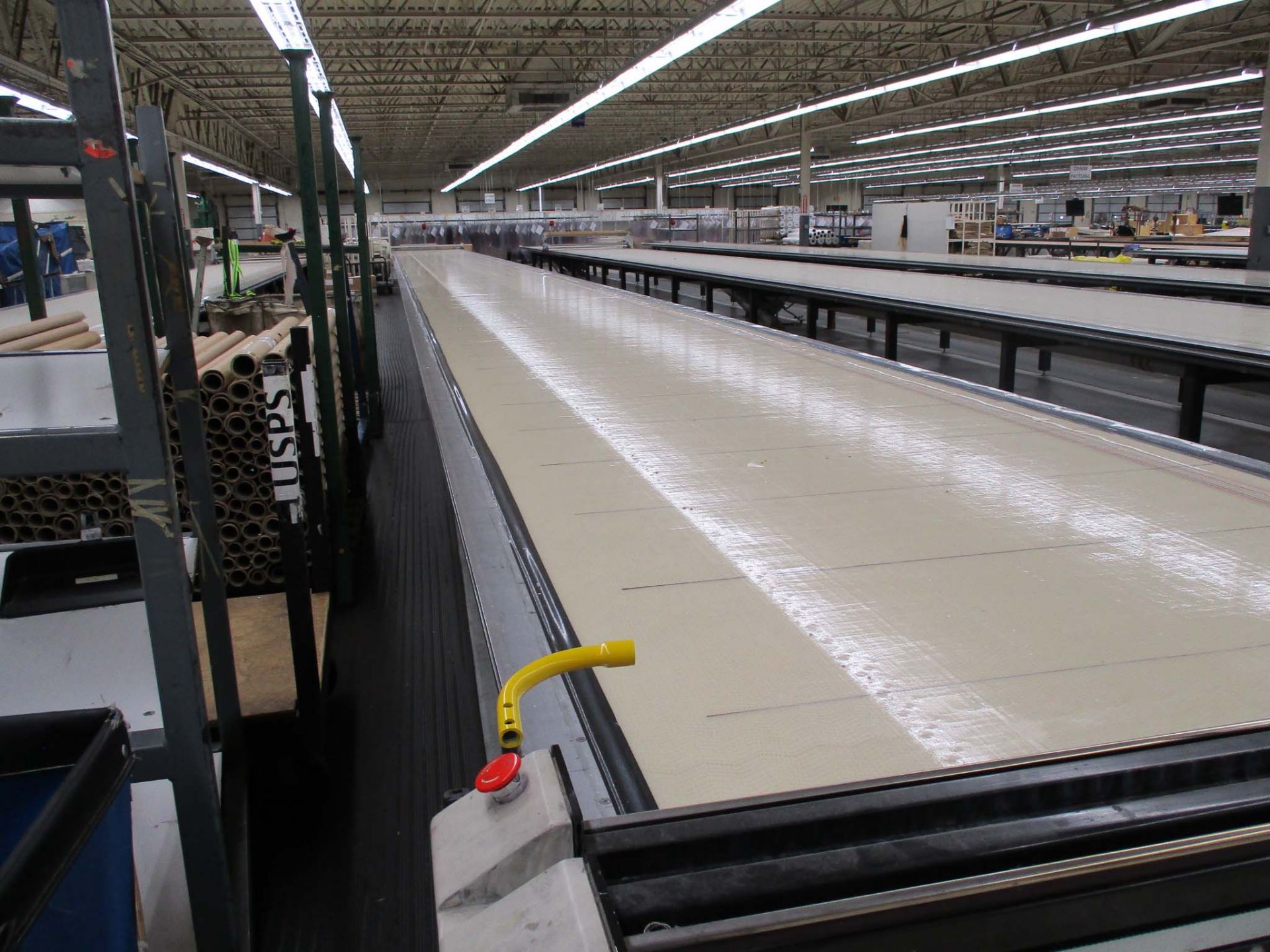 Custom made by Gerber, - Self Contained Vacuum Cutting Table - 109ft long x 6ft wide Vacuum Cutting - Image 3 of 17