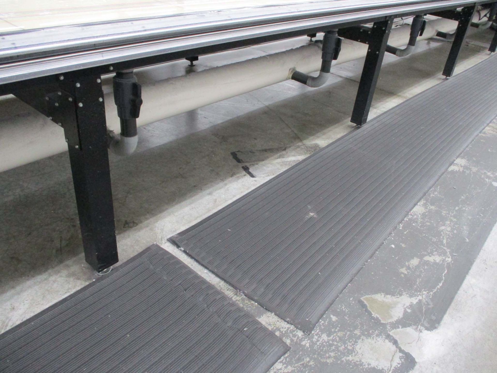 Custom made by Gerber, - Self Contained Vacuum Cutting Table - 109ft long x 6ft wide Vacuum Cutting - Image 10 of 17