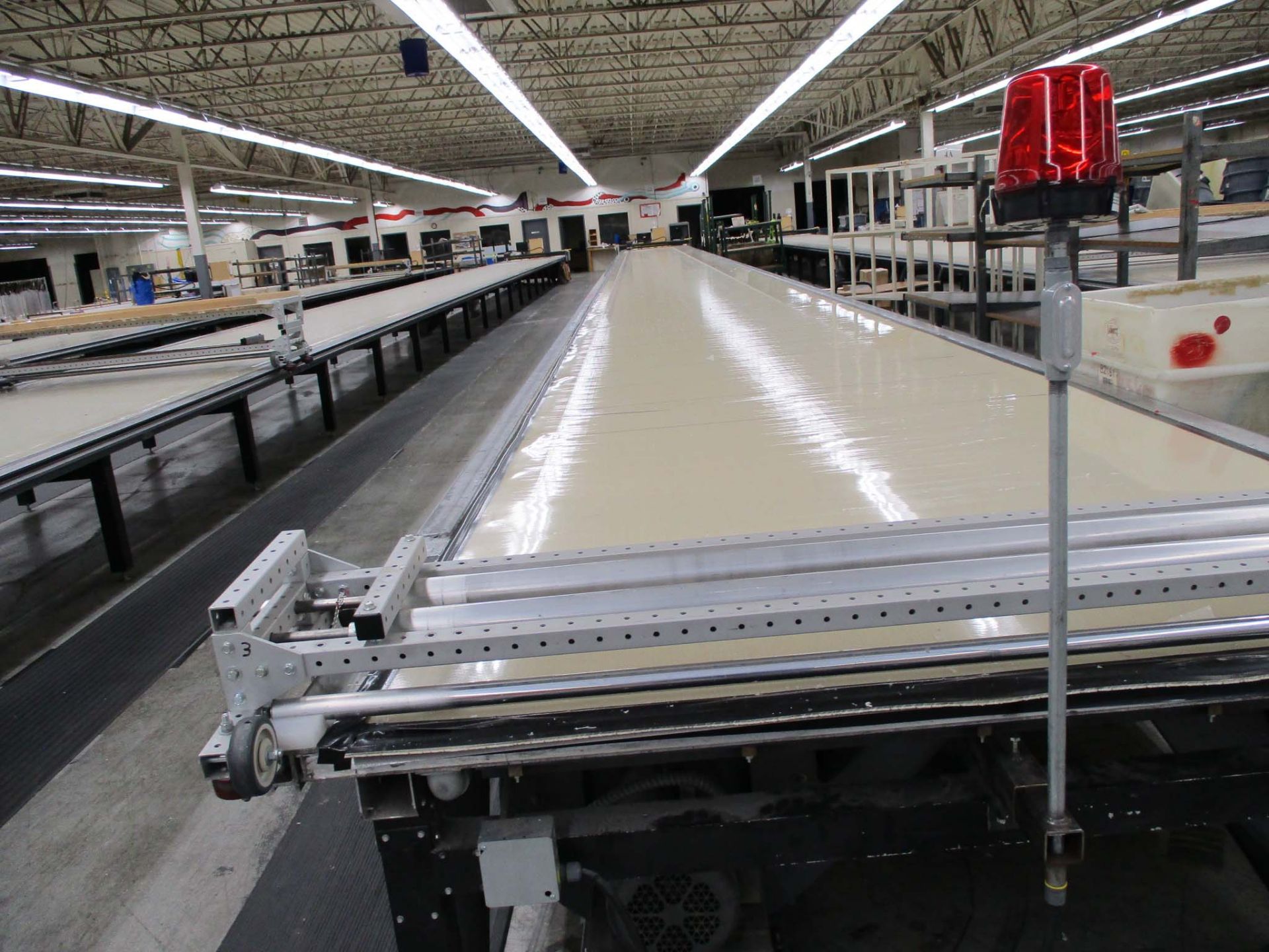 Custom made by Gerber, - Self Contained Vacuum Cutting Table - 109ft long x 6ft wide Vacuum Cutting - Image 14 of 17