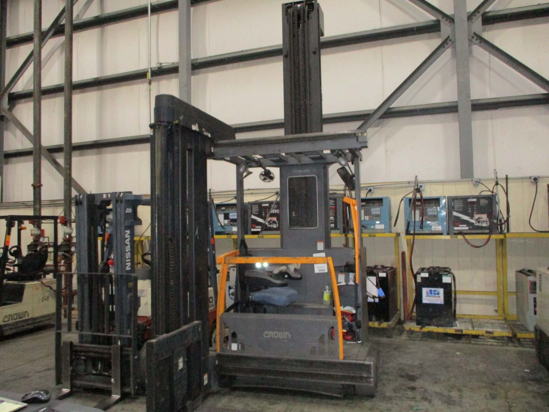 Rotating Arm Fork Lift - Crown