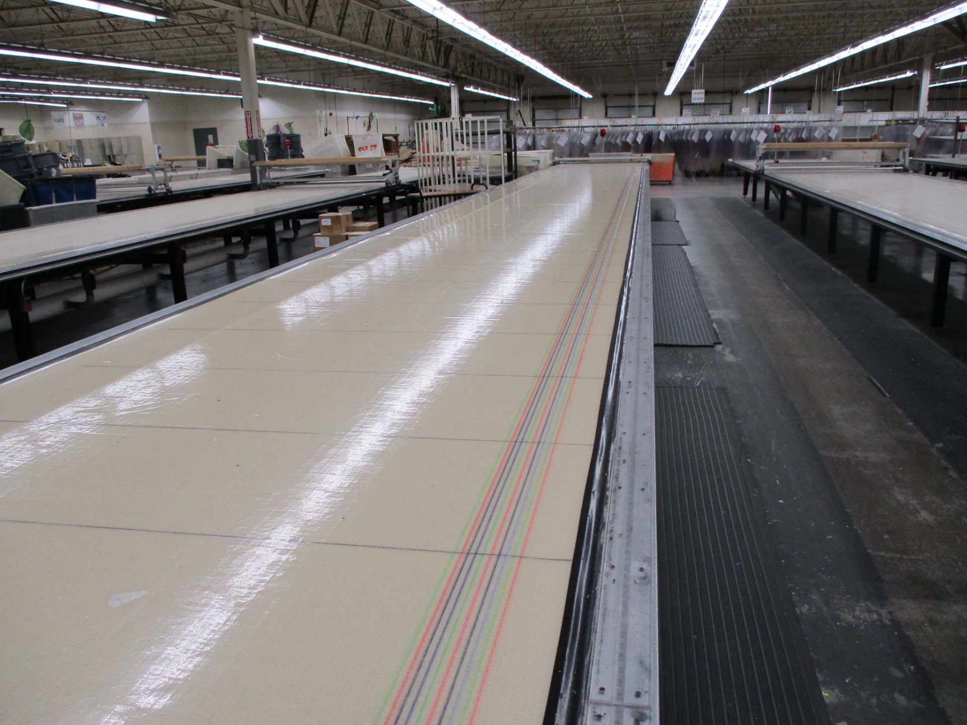 Custom made by Gerber, - Self Contained Vacuum Cutting Table - 109ft long x 6ft wide Vacuum Cutting - Image 11 of 17