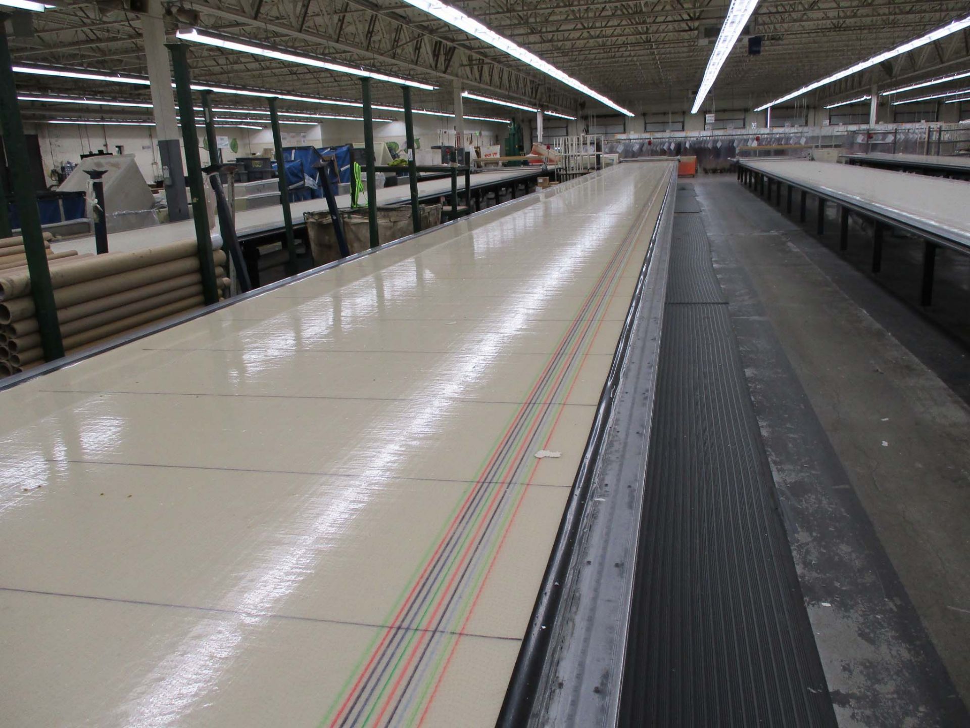 Custom made by Gerber, - Self Contained Vacuum Cutting Table - 109ft long x 6ft wide Vacuum Cutting - Image 9 of 17