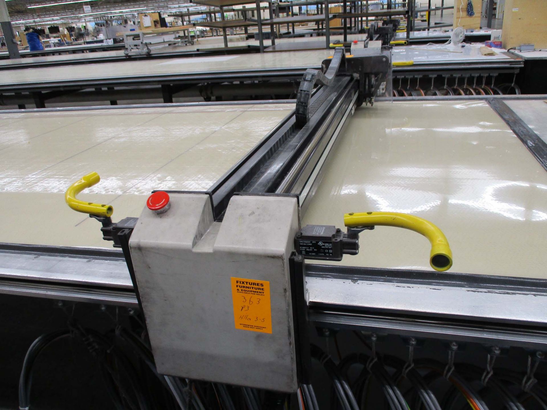 Custom made by Gerber, - Self Contained Vacuum Cutting Table - 109ft long x 6ft wide Vacuum Cutting - Image 2 of 17