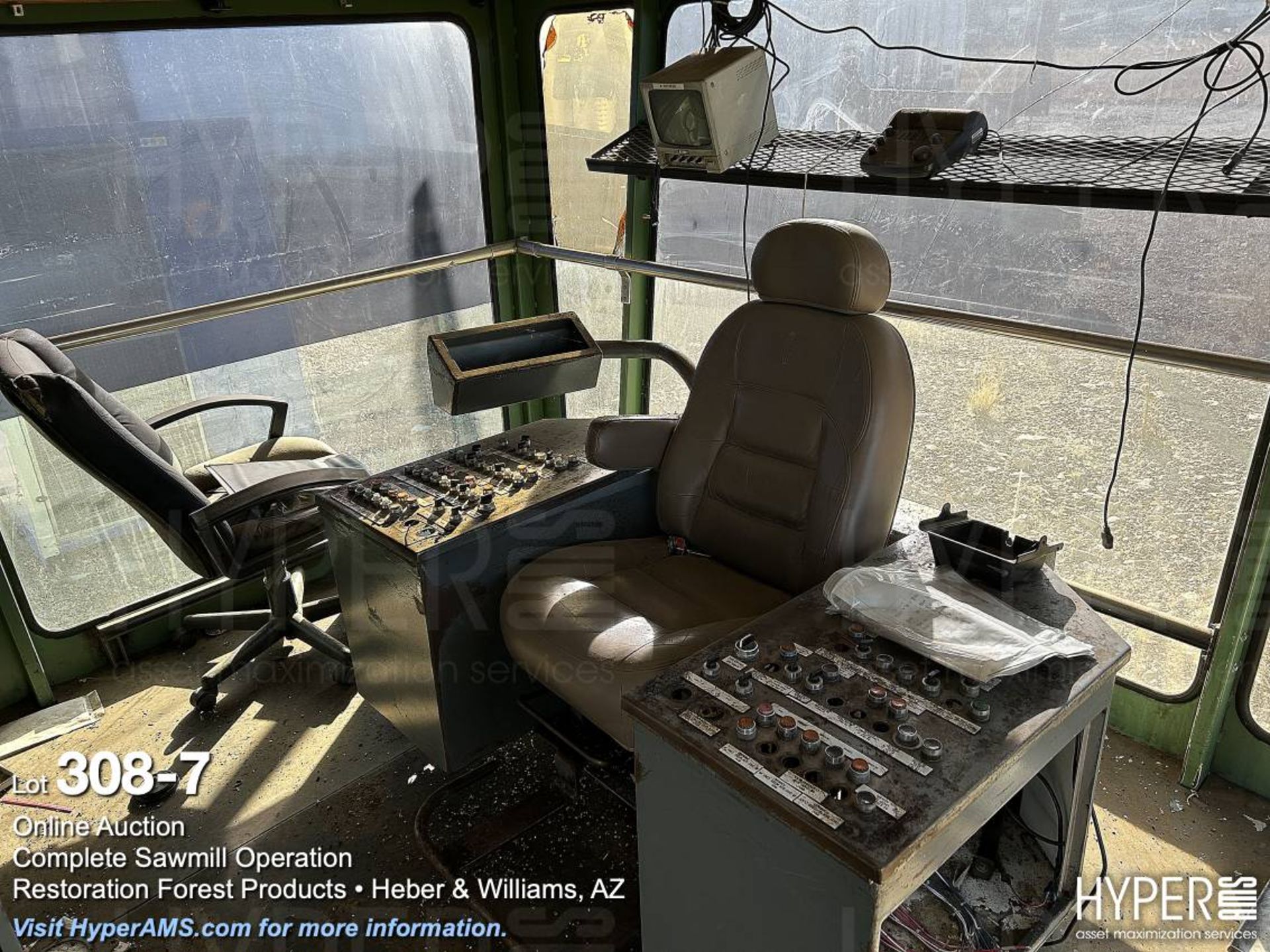 Operator cab - Image 7 of 7