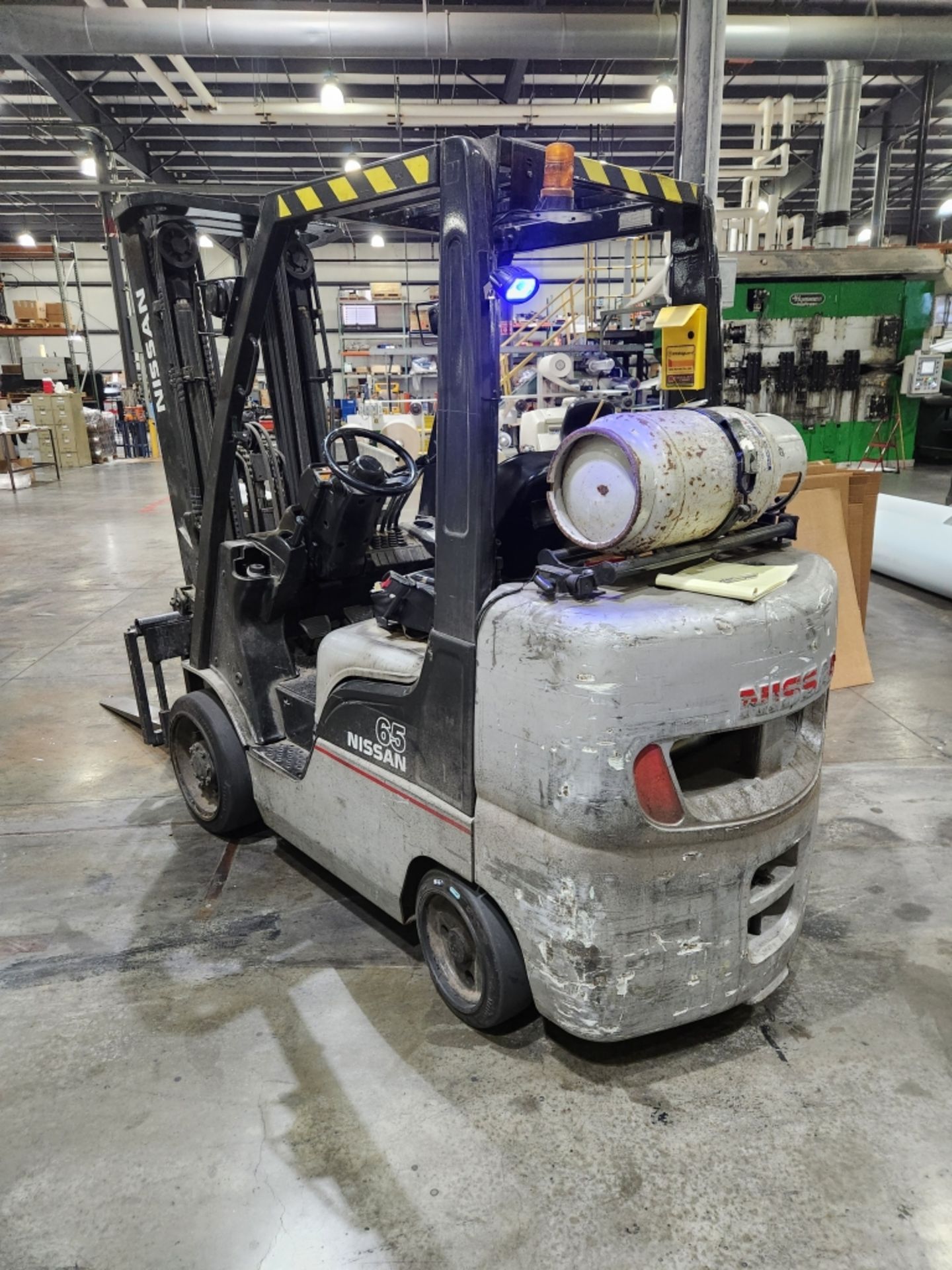 1- Nissan 65 6500lb LP Forklift (Asset 4L)- Model MCU1F2A33LV. Chassis Number CU1F2-9Q1640. 3 Stage - Image 4 of 11