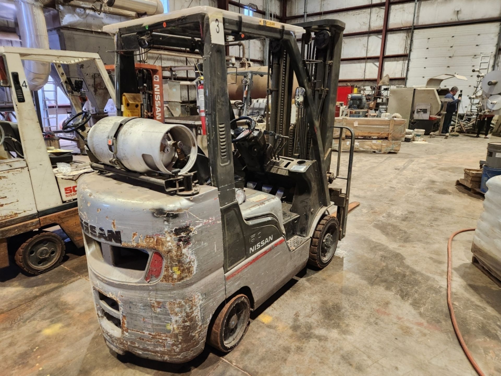 1- Nissan 60 6000lb LP Forklift (Asset #3)- Model MCU1F2A30LV. Chassis Number CU1F2-9Q0663. 3 Stage - Image 2 of 6