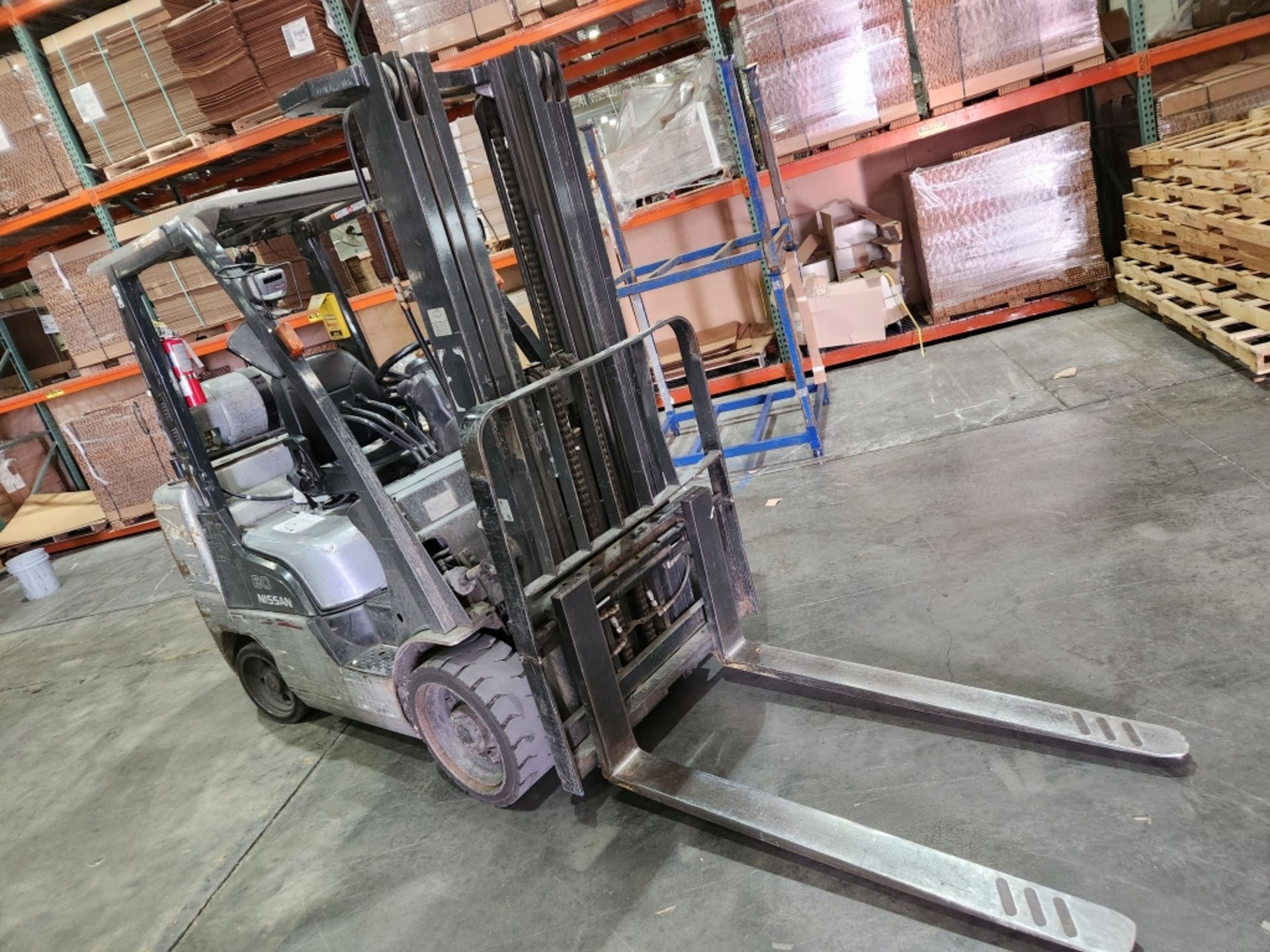 1- Nissan 80 LP Forklift (Asset #6)- Model: MCUGL02F36LV Chassis Number CUGl02-9R0219. 3 Stage Mast - Image 3 of 10