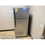 Lot: Refrigerator, and microwaves